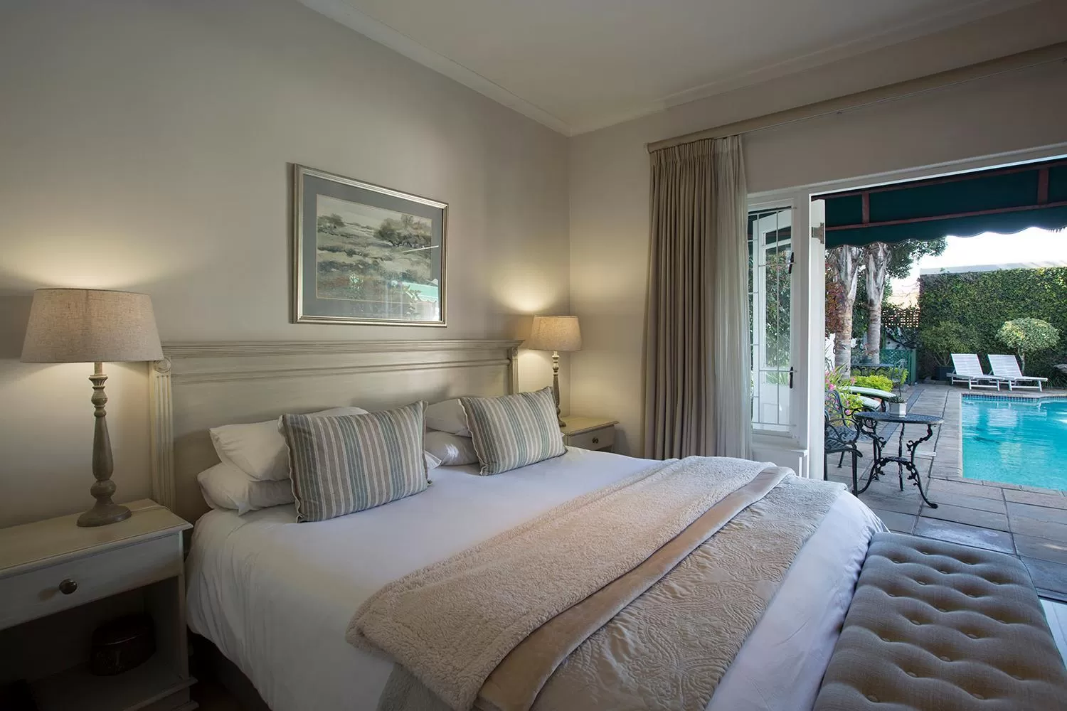 Bedroom, Bed in Carslogie House