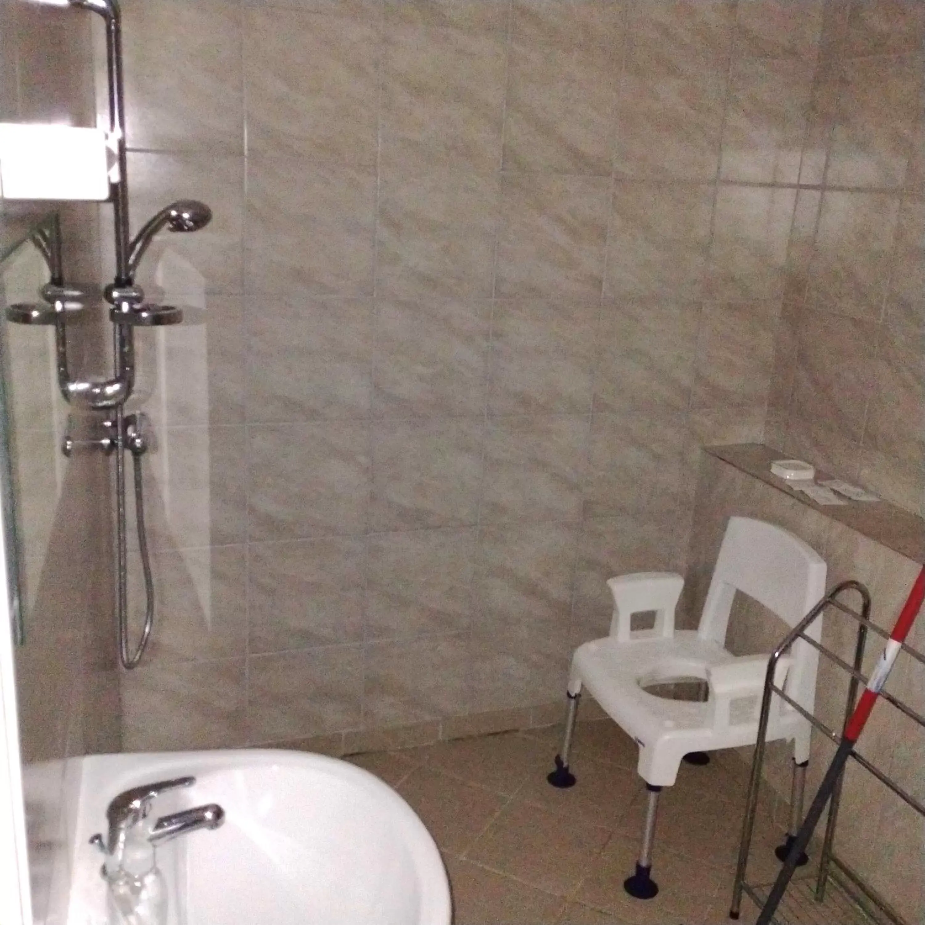 Family Room - Disability Access in Hotel du Centre Family Room - Disability Access in Hotel du Centre