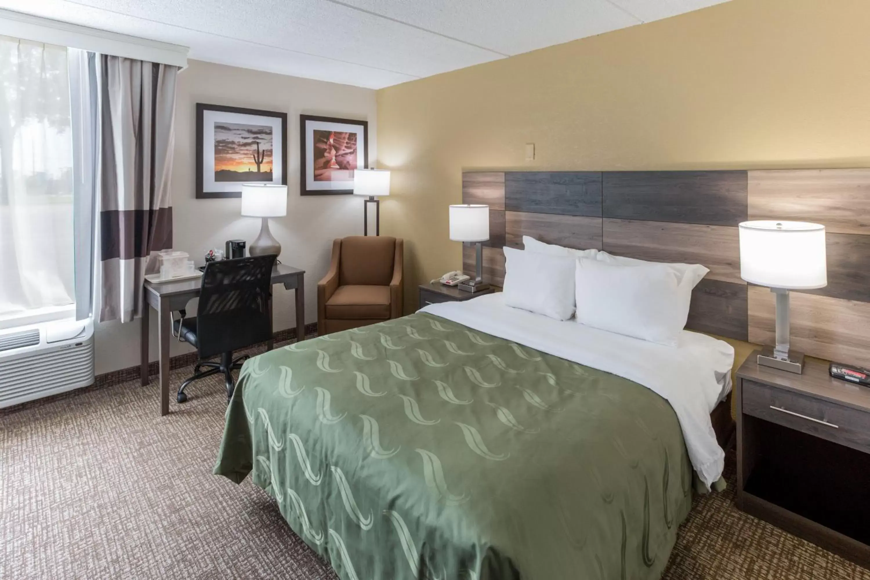 Bed in Quality Inn & Suites Plattsburgh