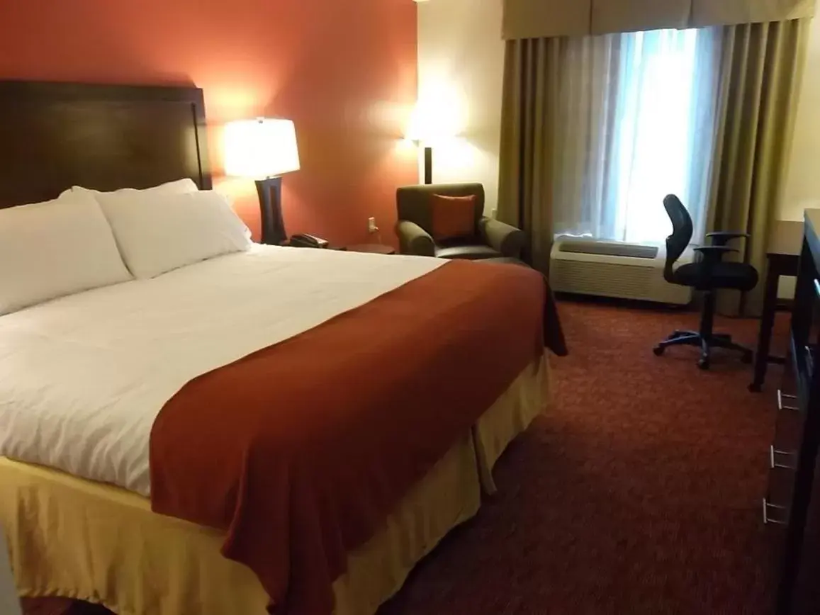 Photo of the whole room, Bed in Holiday Inn Express & Suites Brookhaven, an IHG Hotel