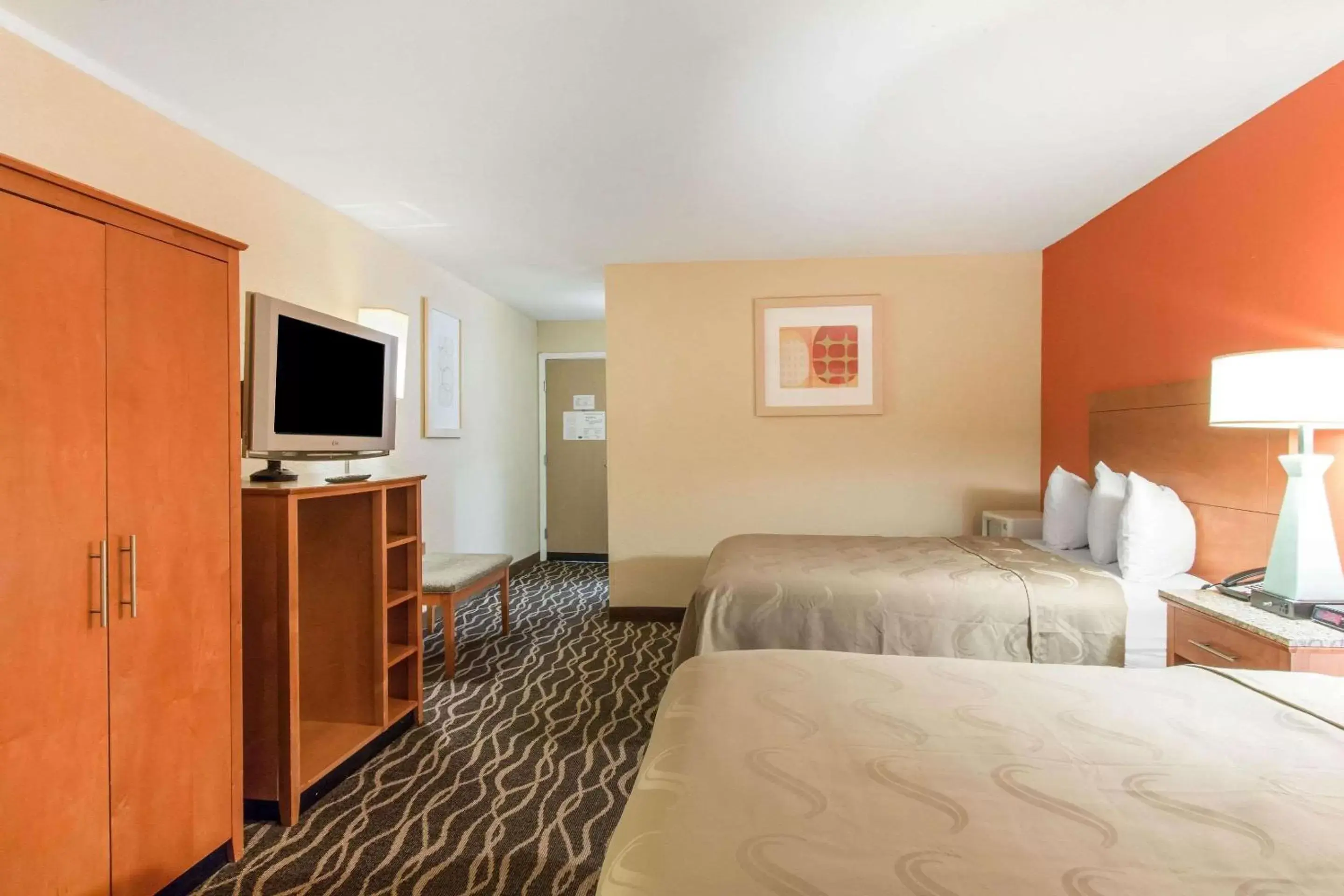 Double Room with Two Double Beds in Quality Inn & Suites I-35 near Frost Bank Center Double Room with Two Double Beds in Quality Inn & Suites I-35 near Frost Bank Center