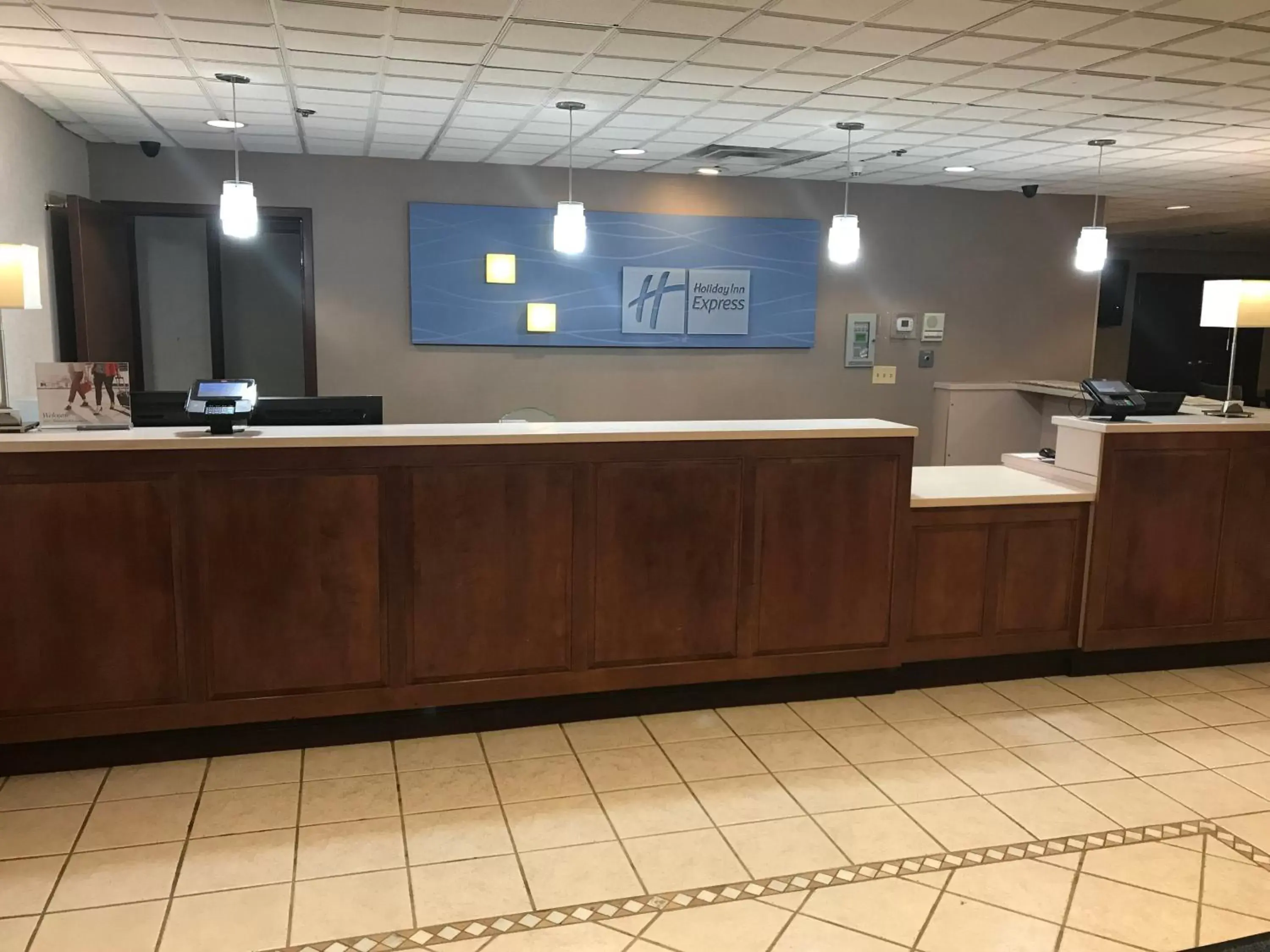 Property building, Lobby/Reception in Holiday Inn Express Hotel & Suites Charleston-Southridge, an IHG Hotel