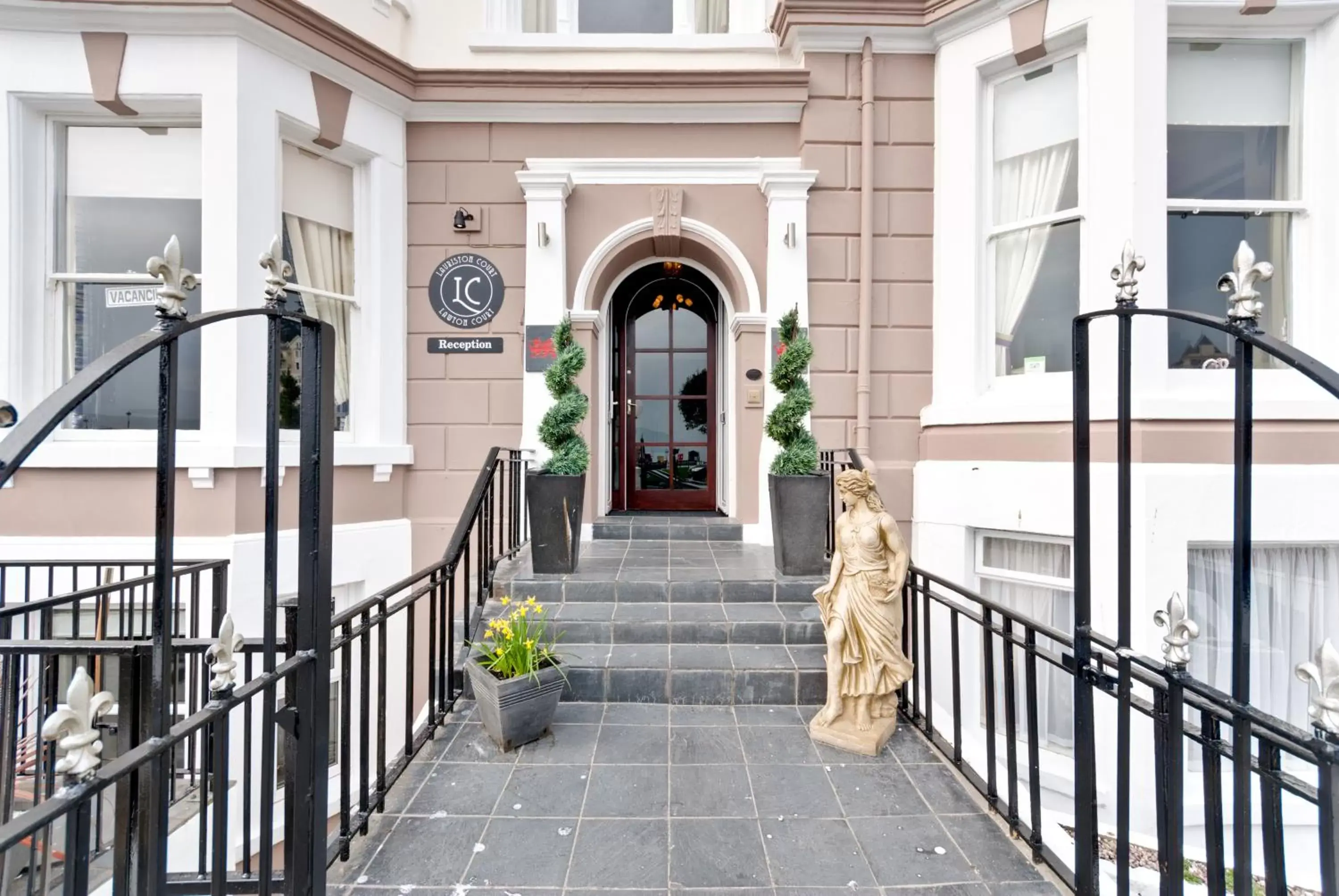 Facade/Entrance in Lauriston & Lawton Court Hotel