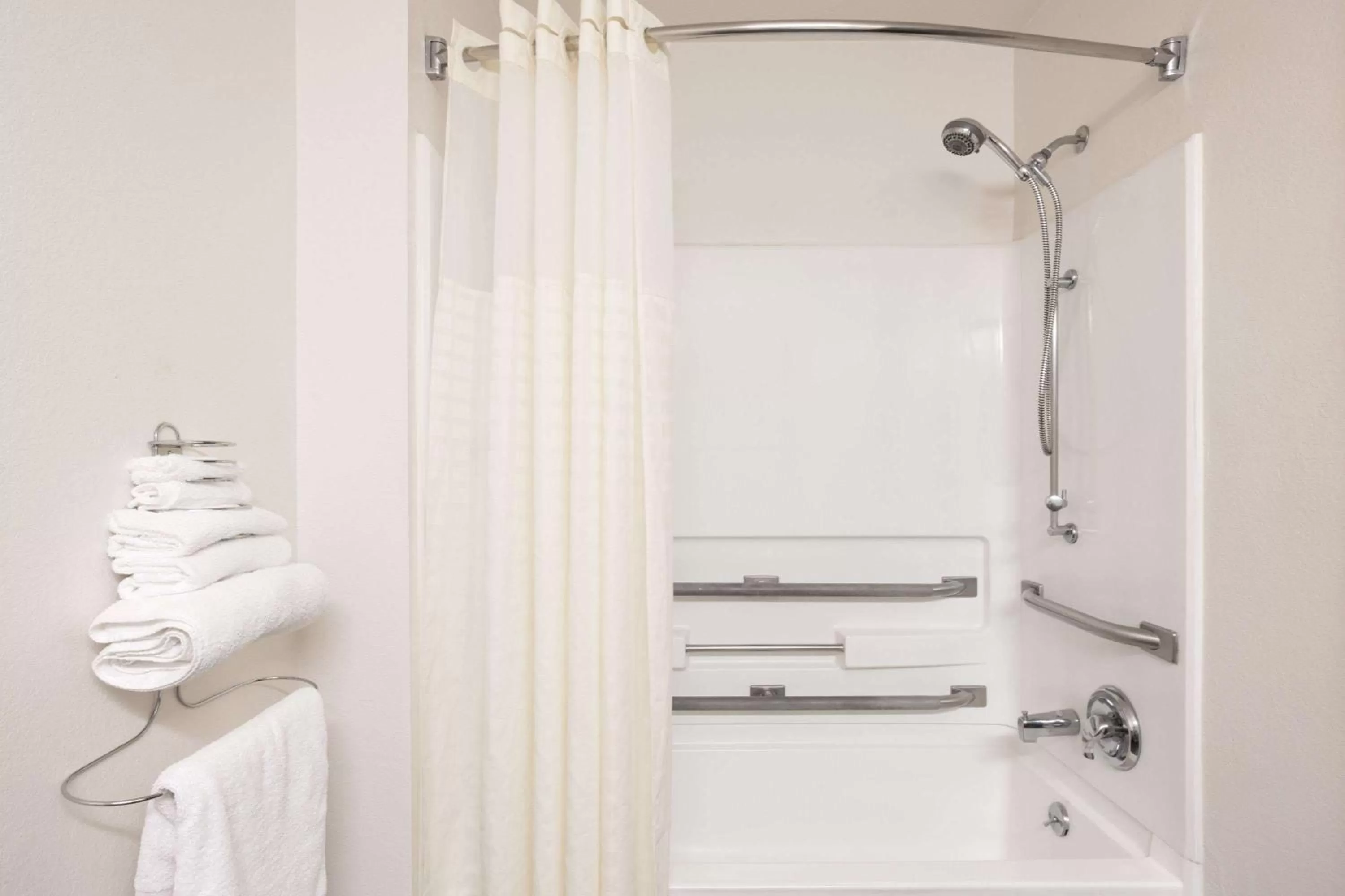 Bathroom in Super-8-Gainesville-I-75-Hospital-University-Area