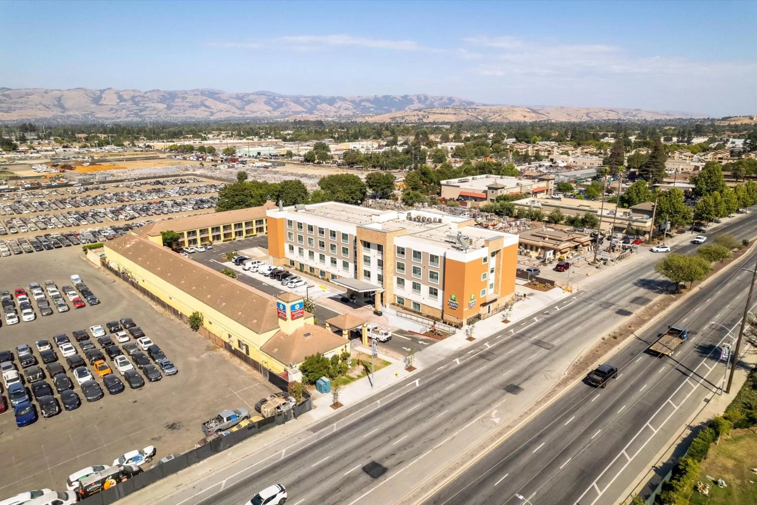 Property building in Holiday Inn Express & Suites - San Jose Silicon Valley by IHG