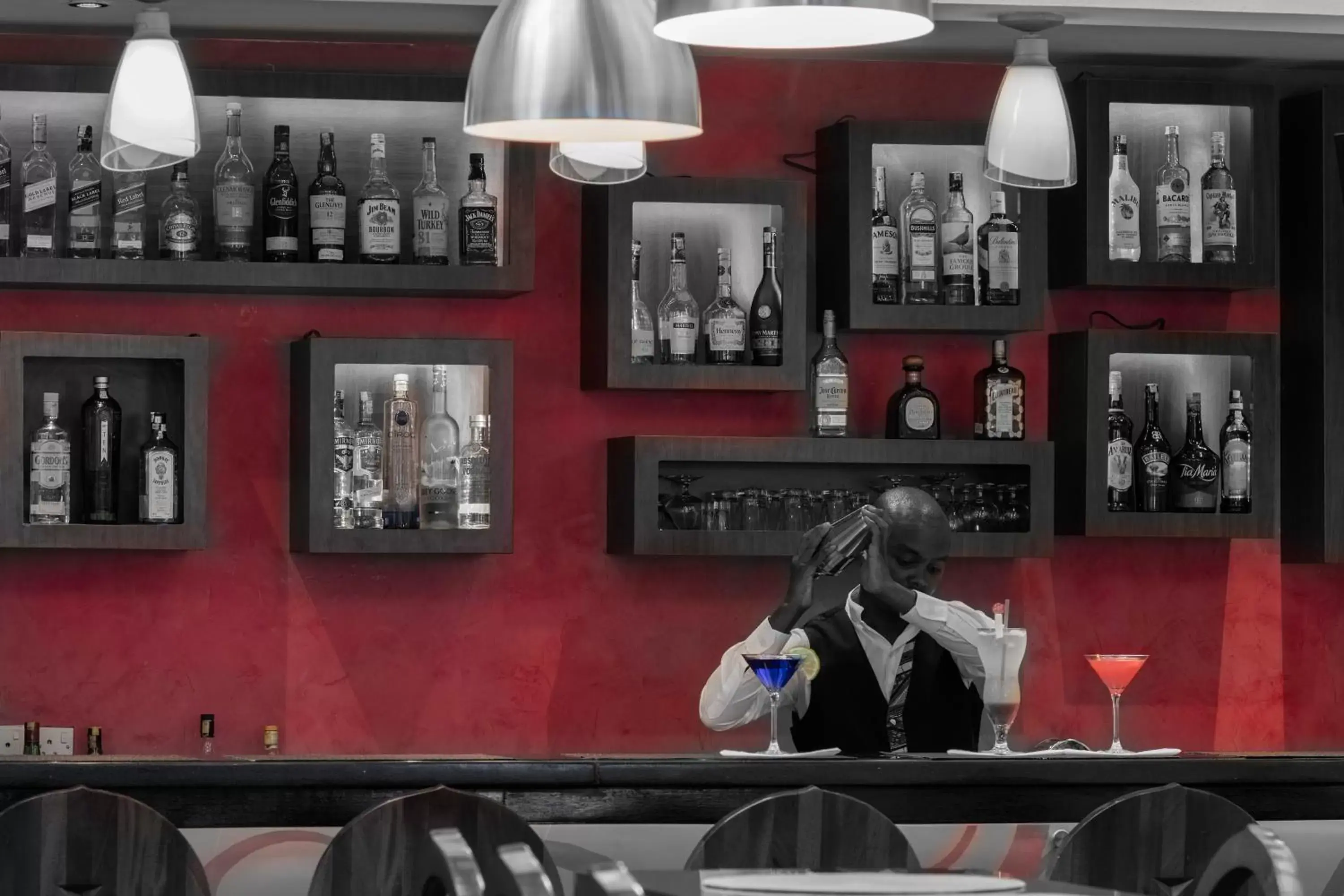 Lounge or bar in The Heron By Sarovar Portico India Lounge or bar in The Heron By Sarovar Portico India