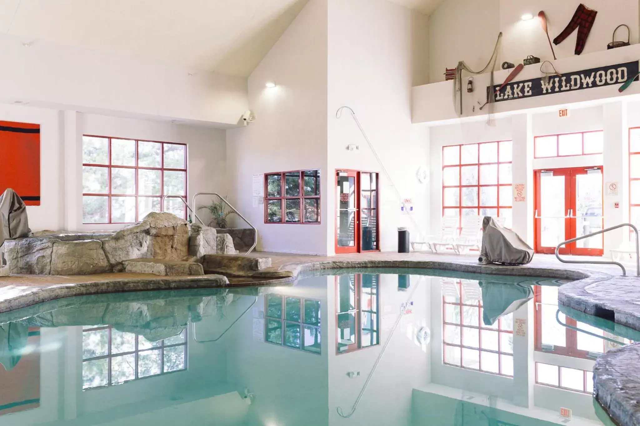 Swimming Pool in Wildwood Lodge & Suites