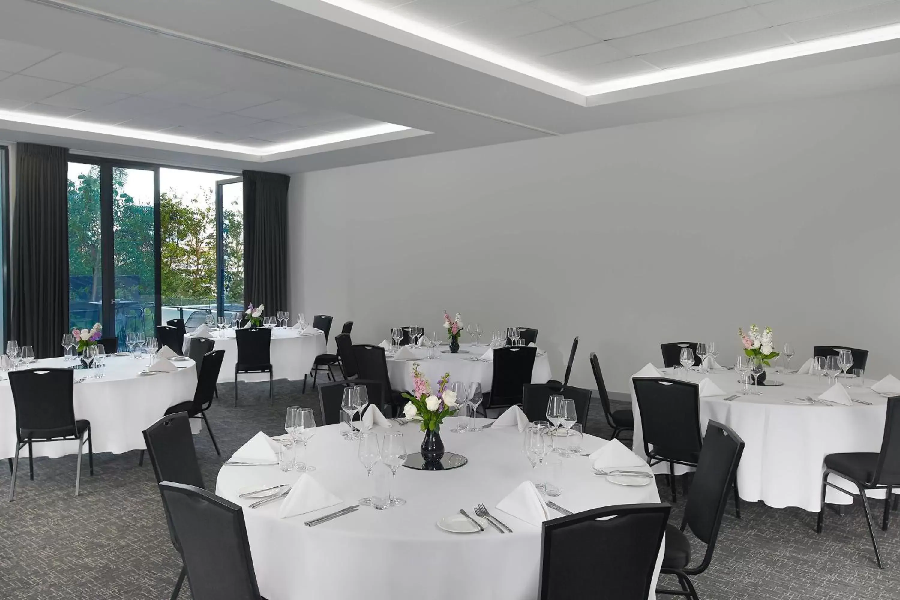 Meeting/conference room, Restaurant/Places to Eat in Courtyard by Marriott Brisbane South Bank