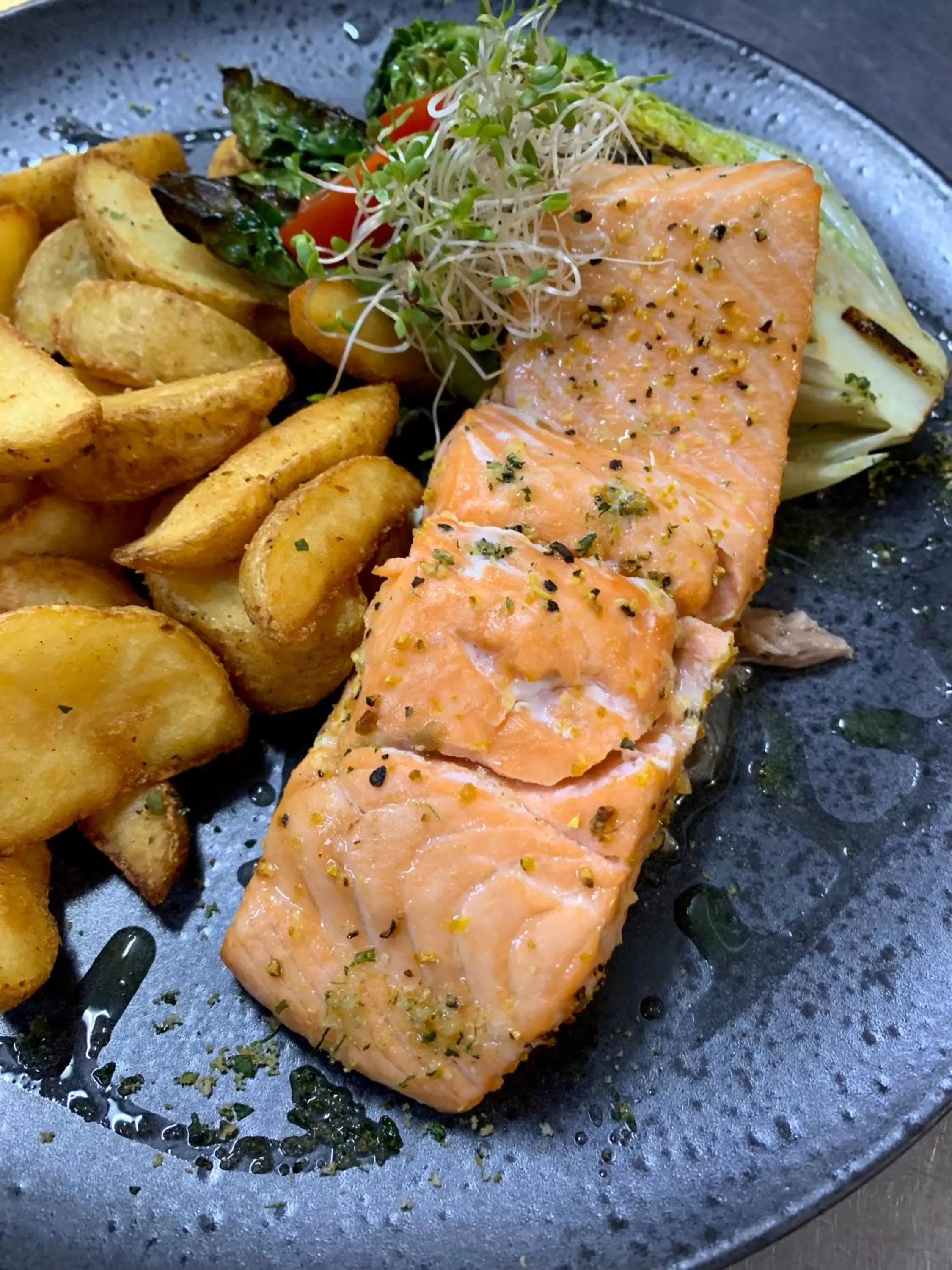 Restaurant/places to eat in Hotel Opera