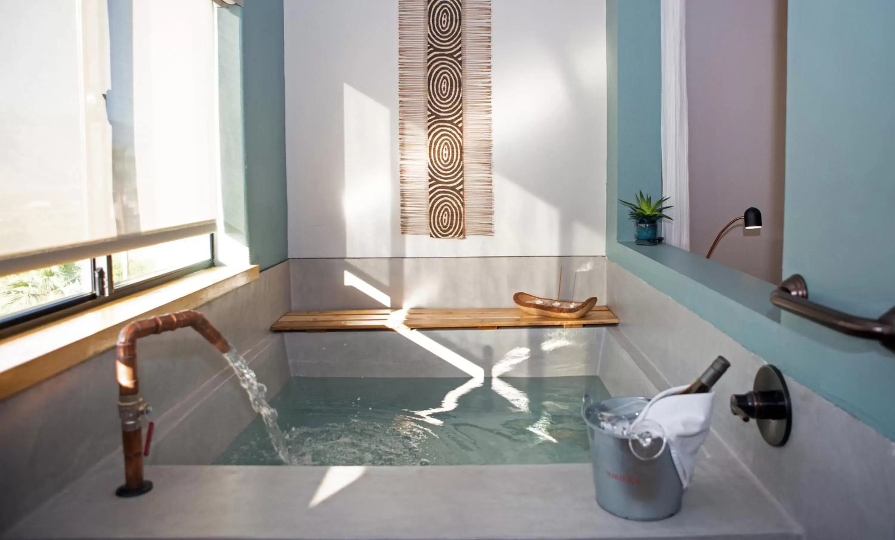 Hot Spring Bath, Bathroom in Azure Palm Hot Springs