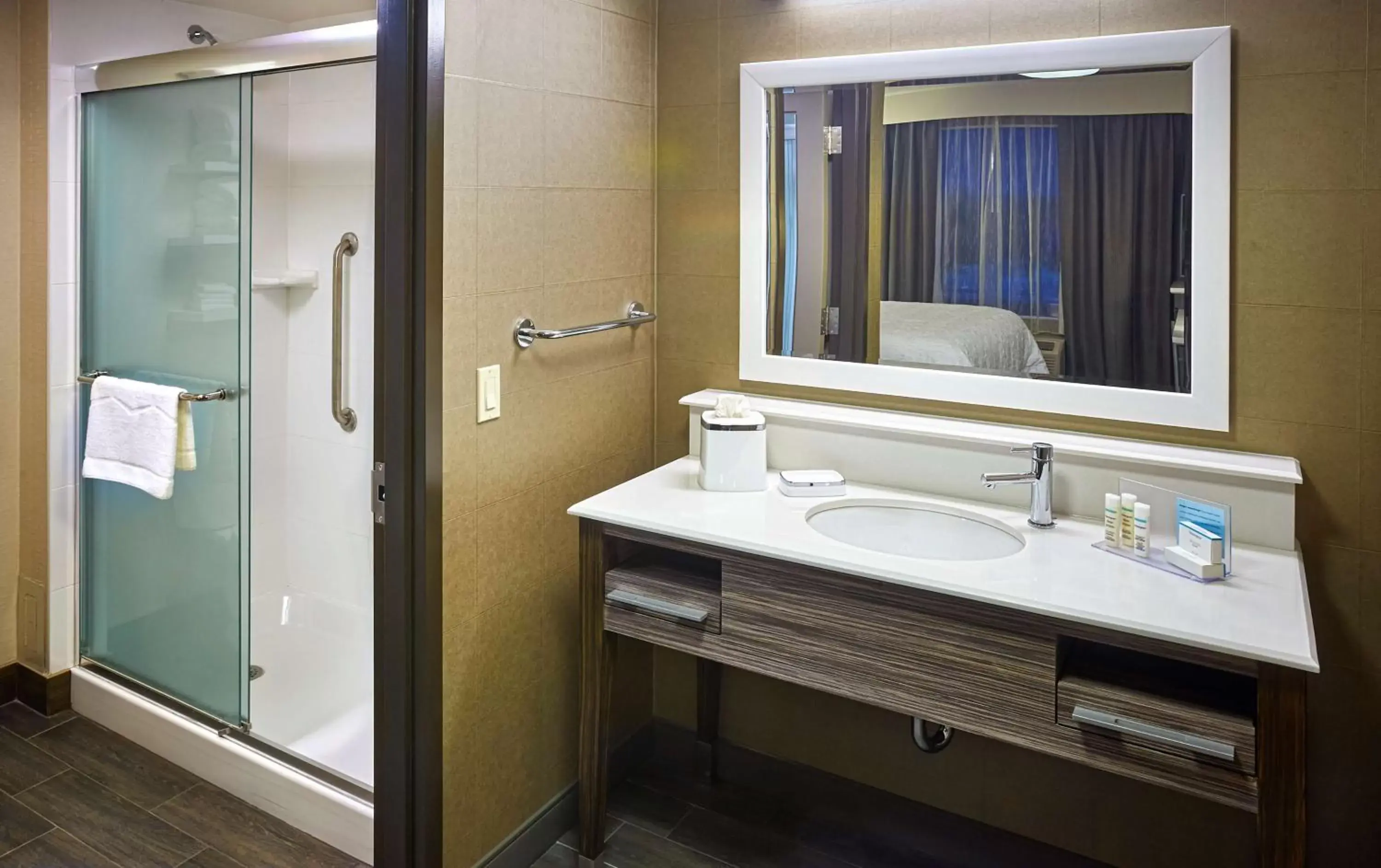 Bed, Bathroom in Hampton Inn by Hilton Timmins