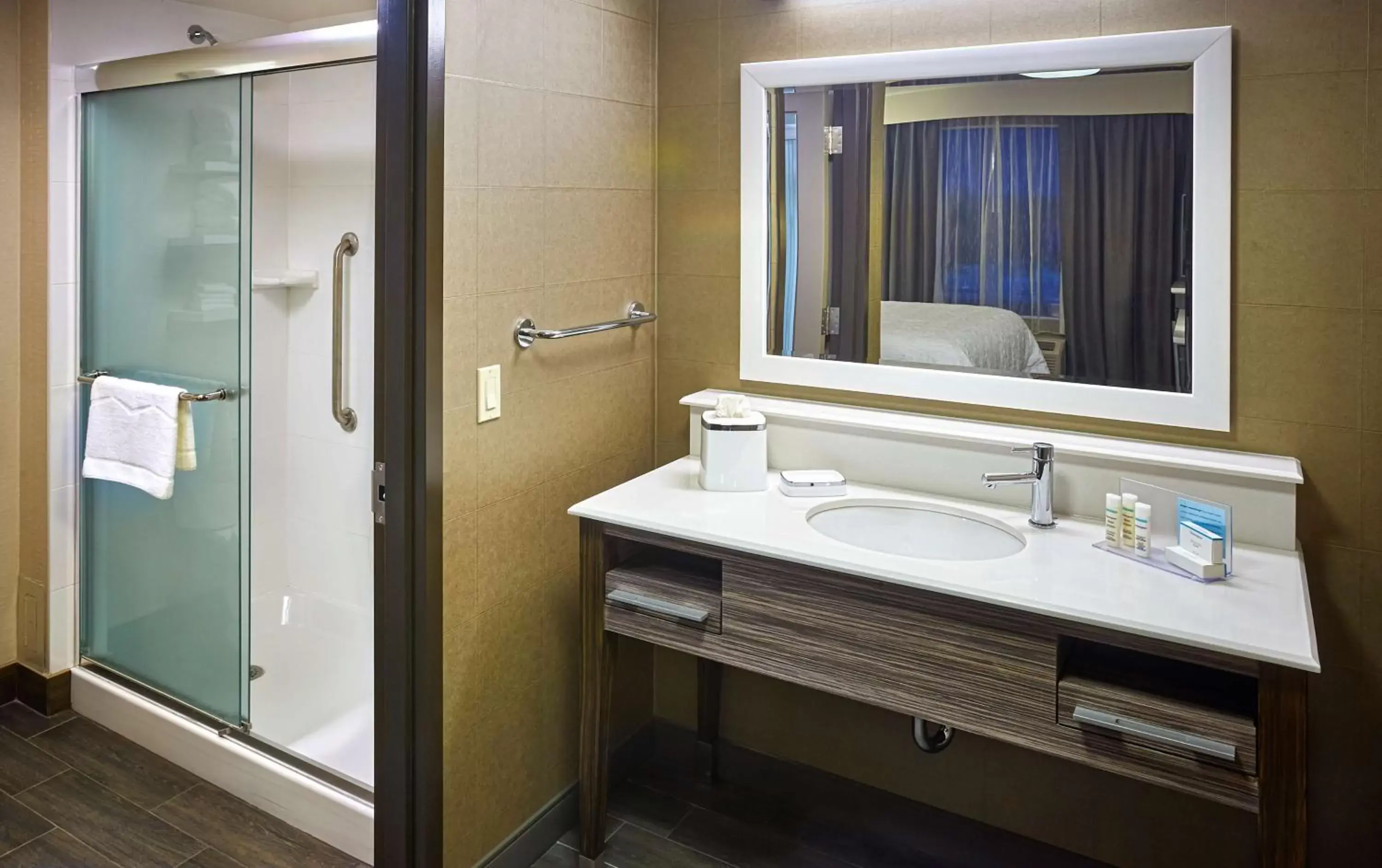 Bed in Hampton Inn by Hilton Timmins Bed in Hampton Inn by Hilton Timmins