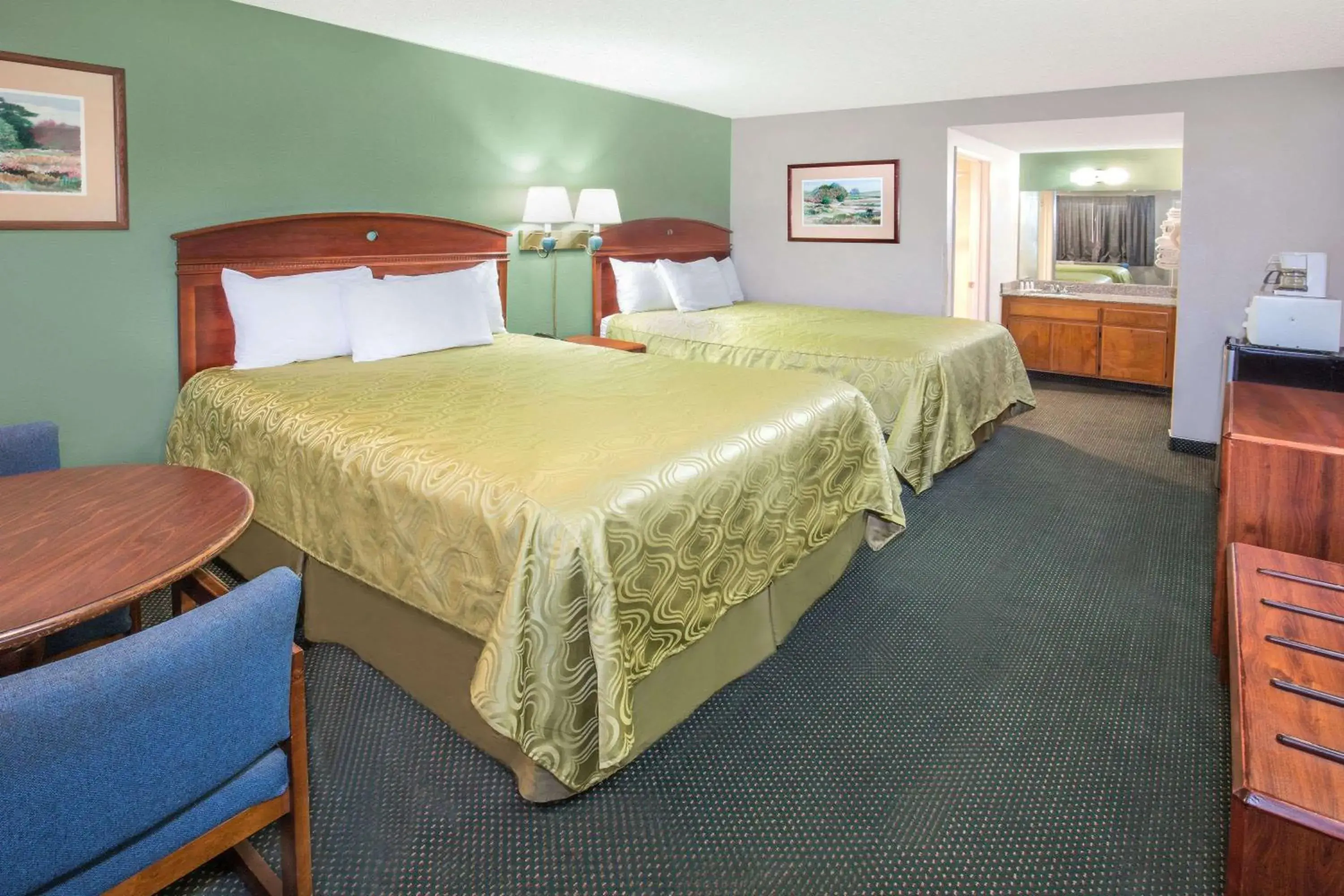 Bedroom, Bed in Days Inn by Wyndham Ontario Airport