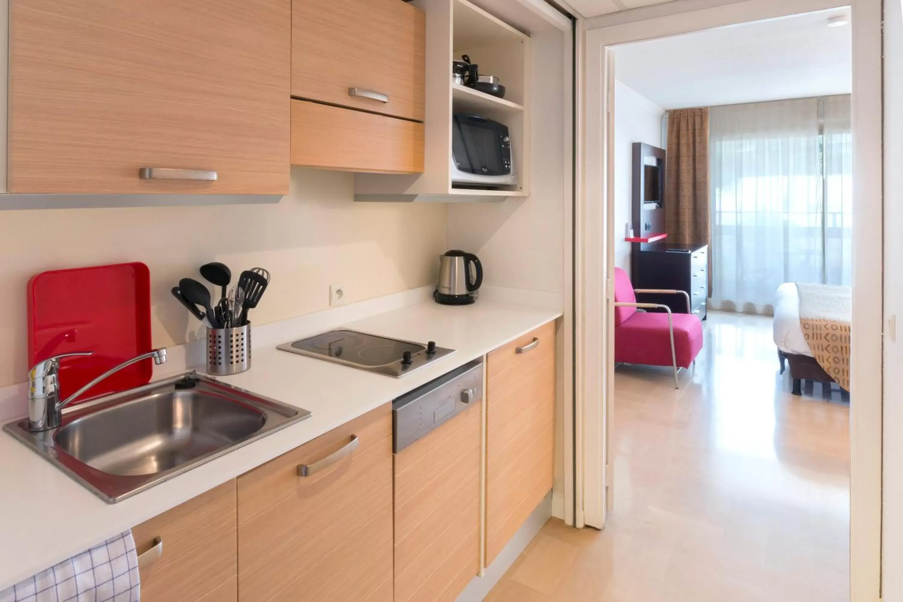 Coffee/tea facilities, Kitchen/Kitchenette in Aparthotel Adagio Nice Promenade des Anglais