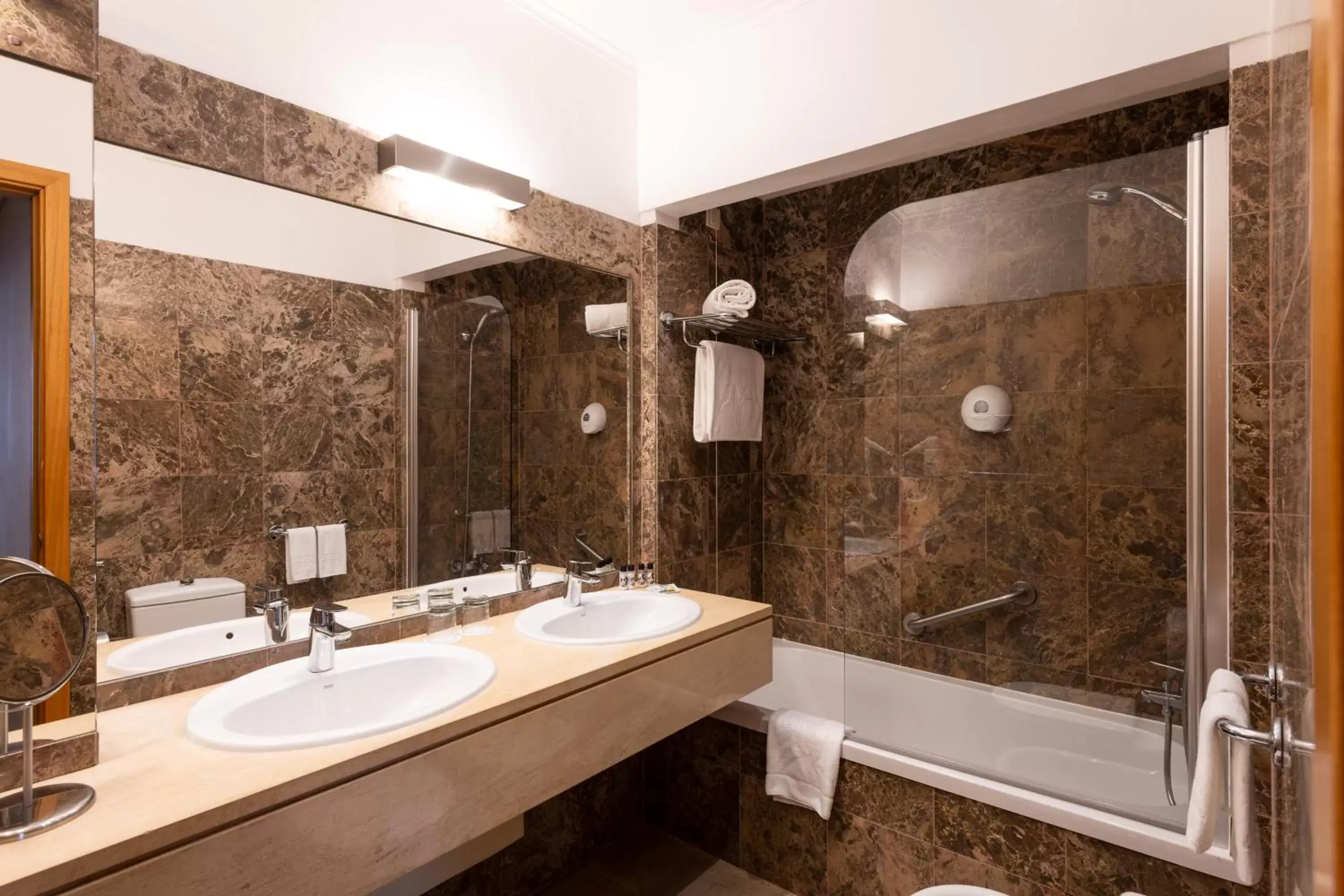Bathroom in Hotel Mundial