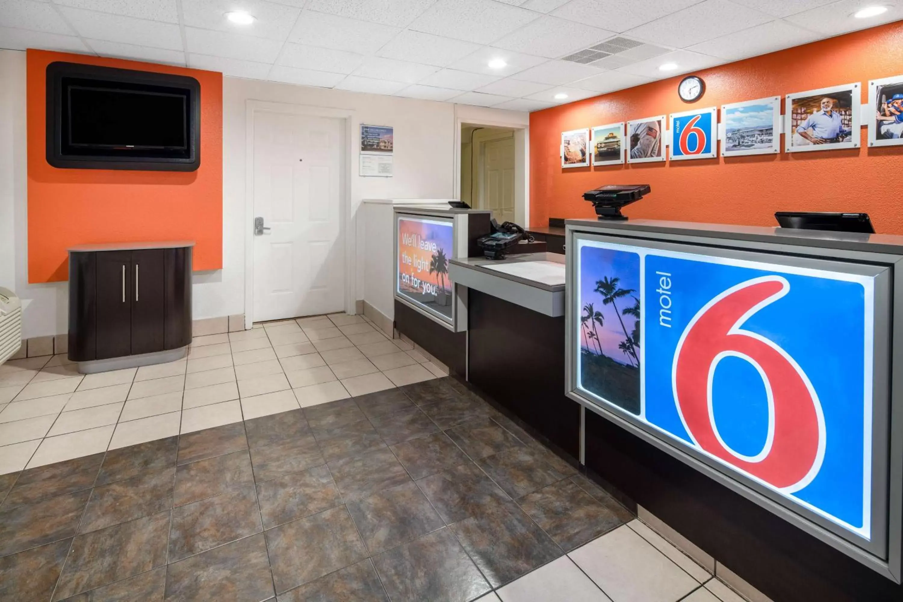 Lobby or reception, Lobby/Reception in Motel 6-Ventura, CA - South