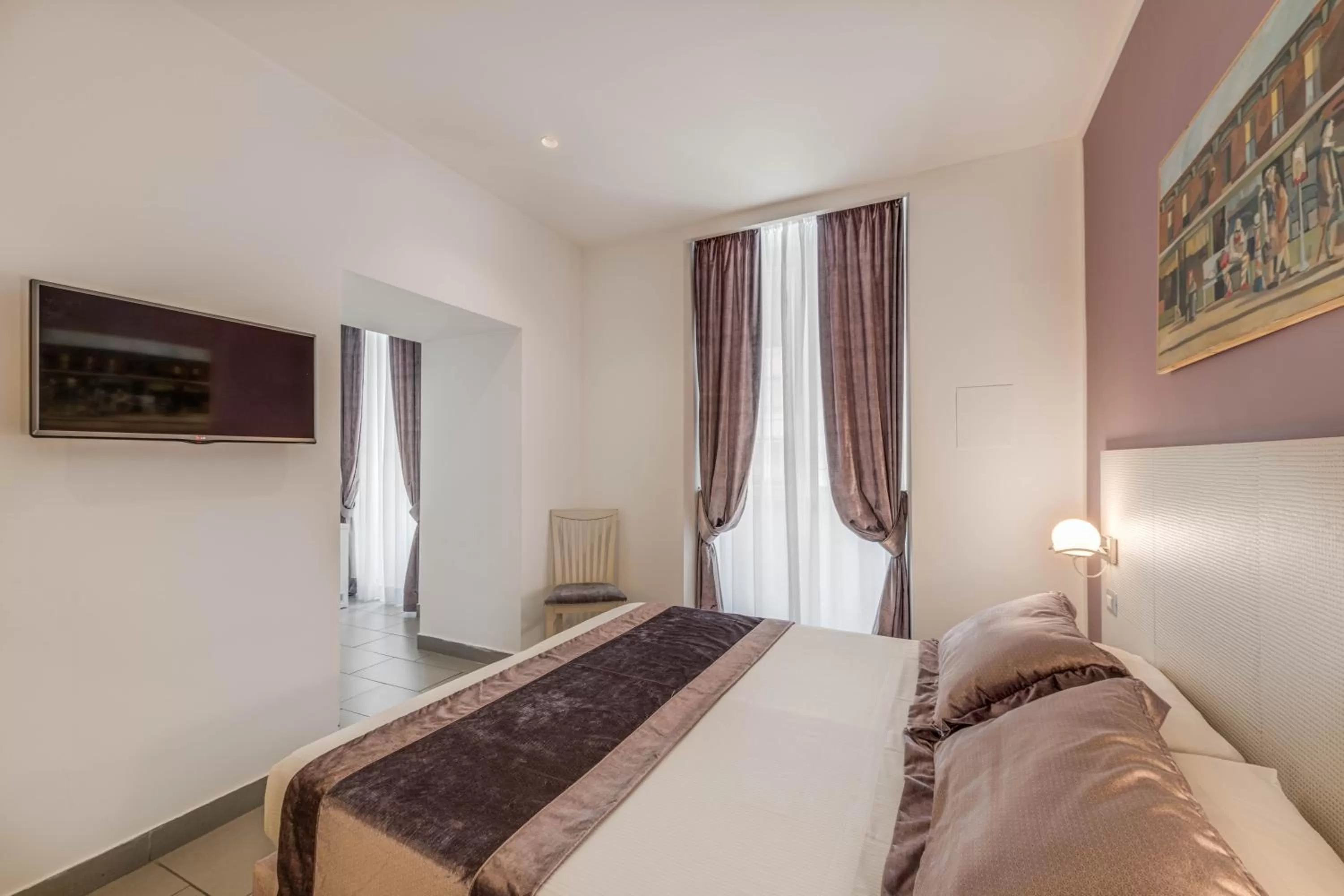 Photo of the whole room, Bed in Trevi Palace Hotel