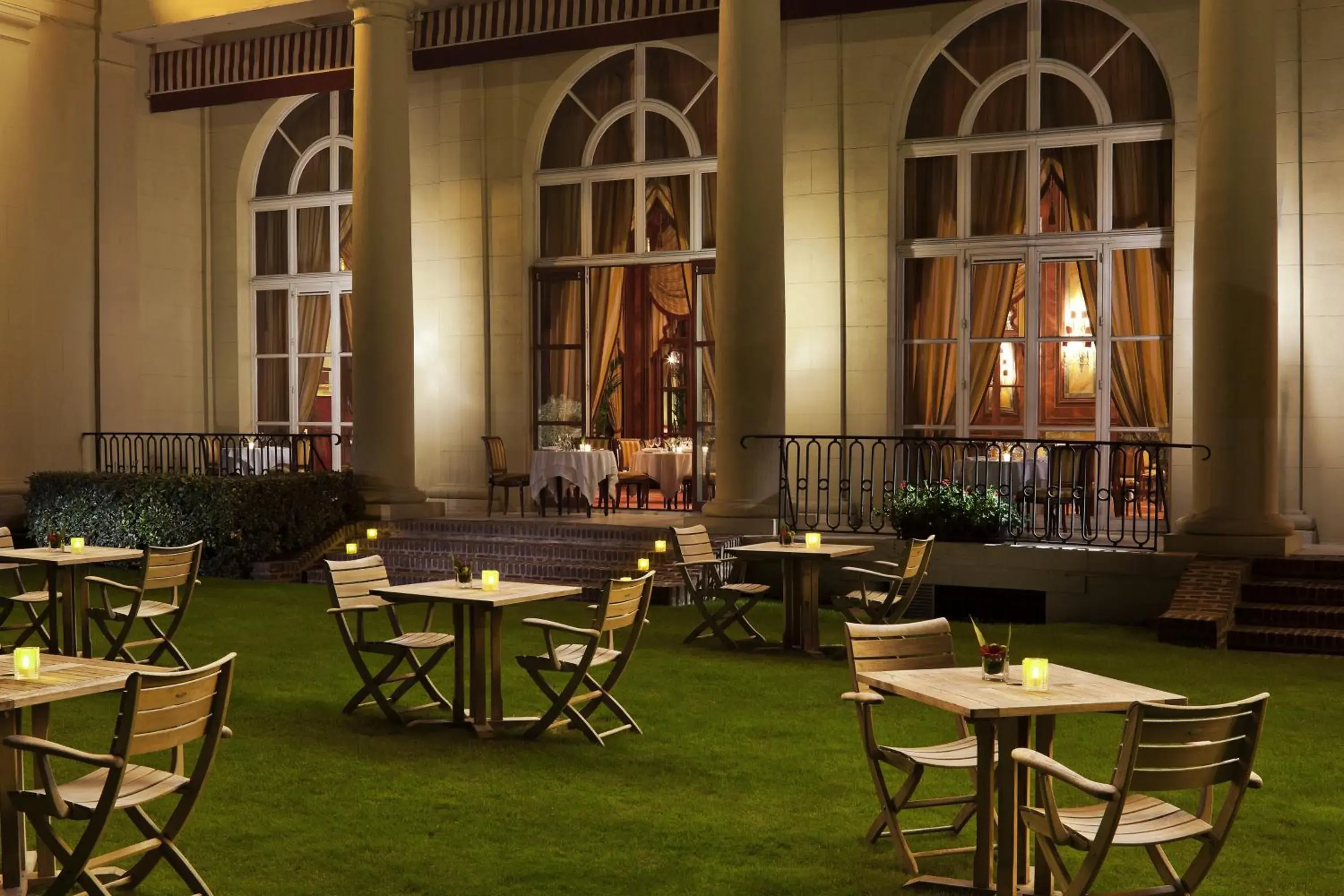 Patio, Restaurant/Places to Eat in Hotel Barriere Le Royal Deauville