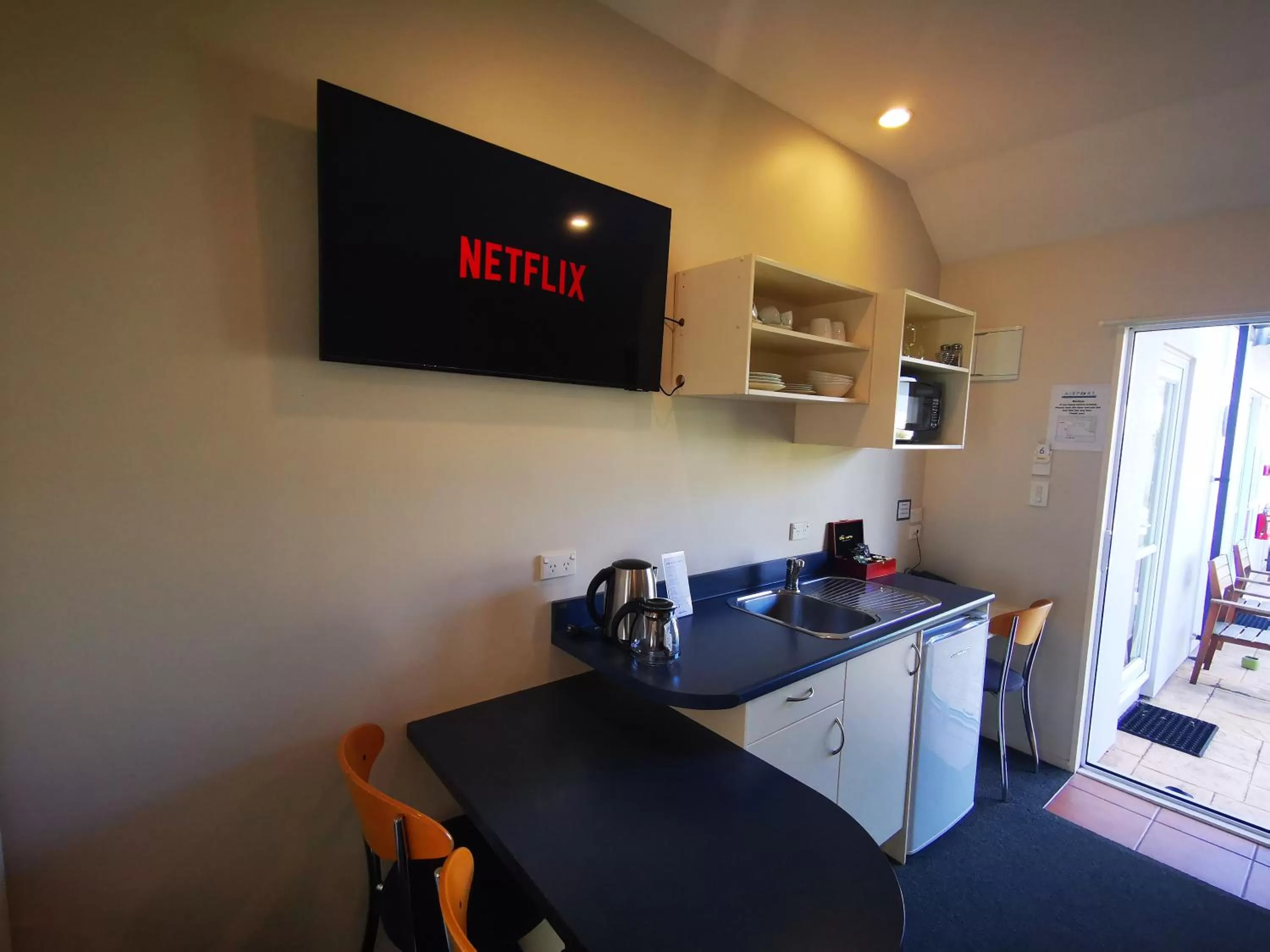 Coffee/tea facilities in Airport Birches Motel