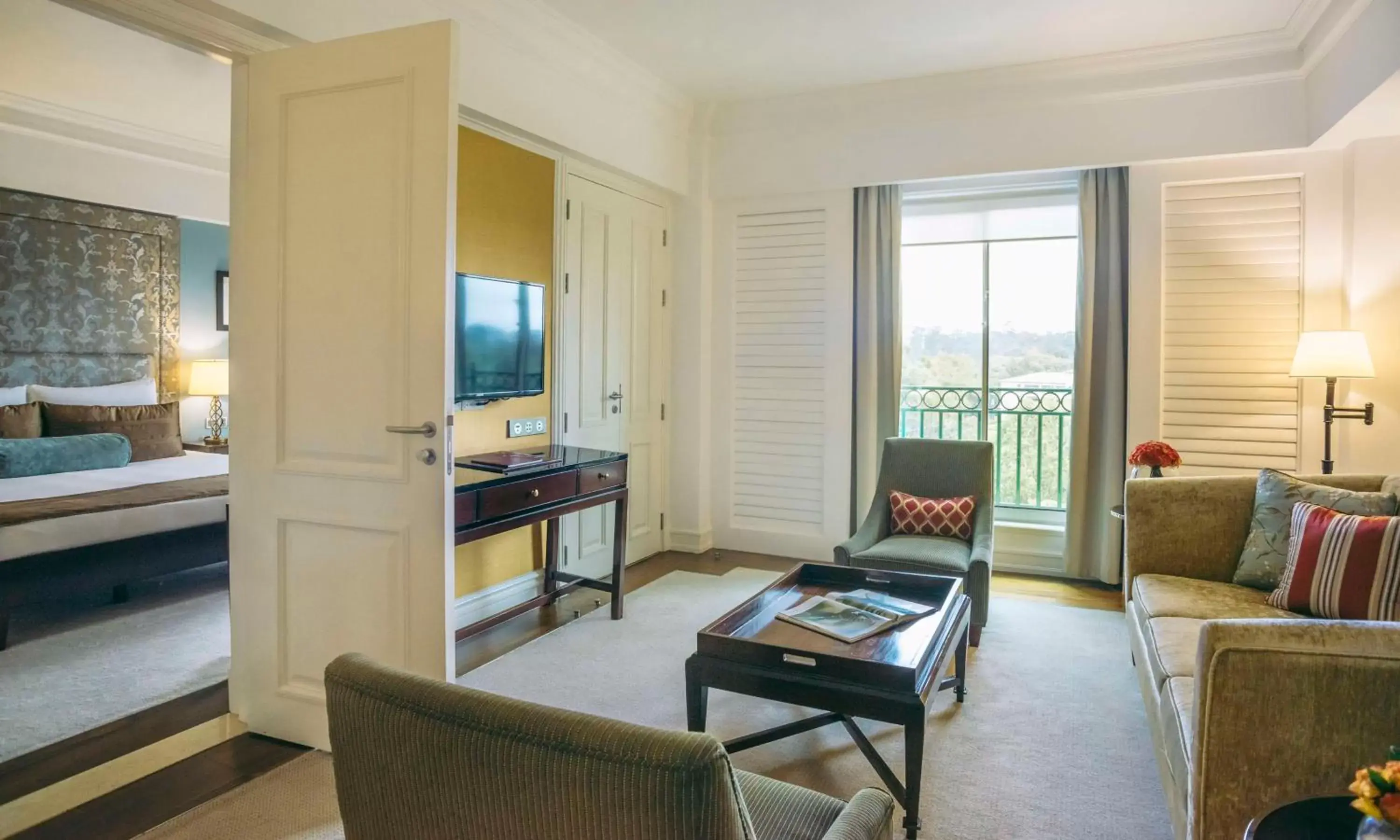 Bed, Seating Area in Villa Rosa Kempinski