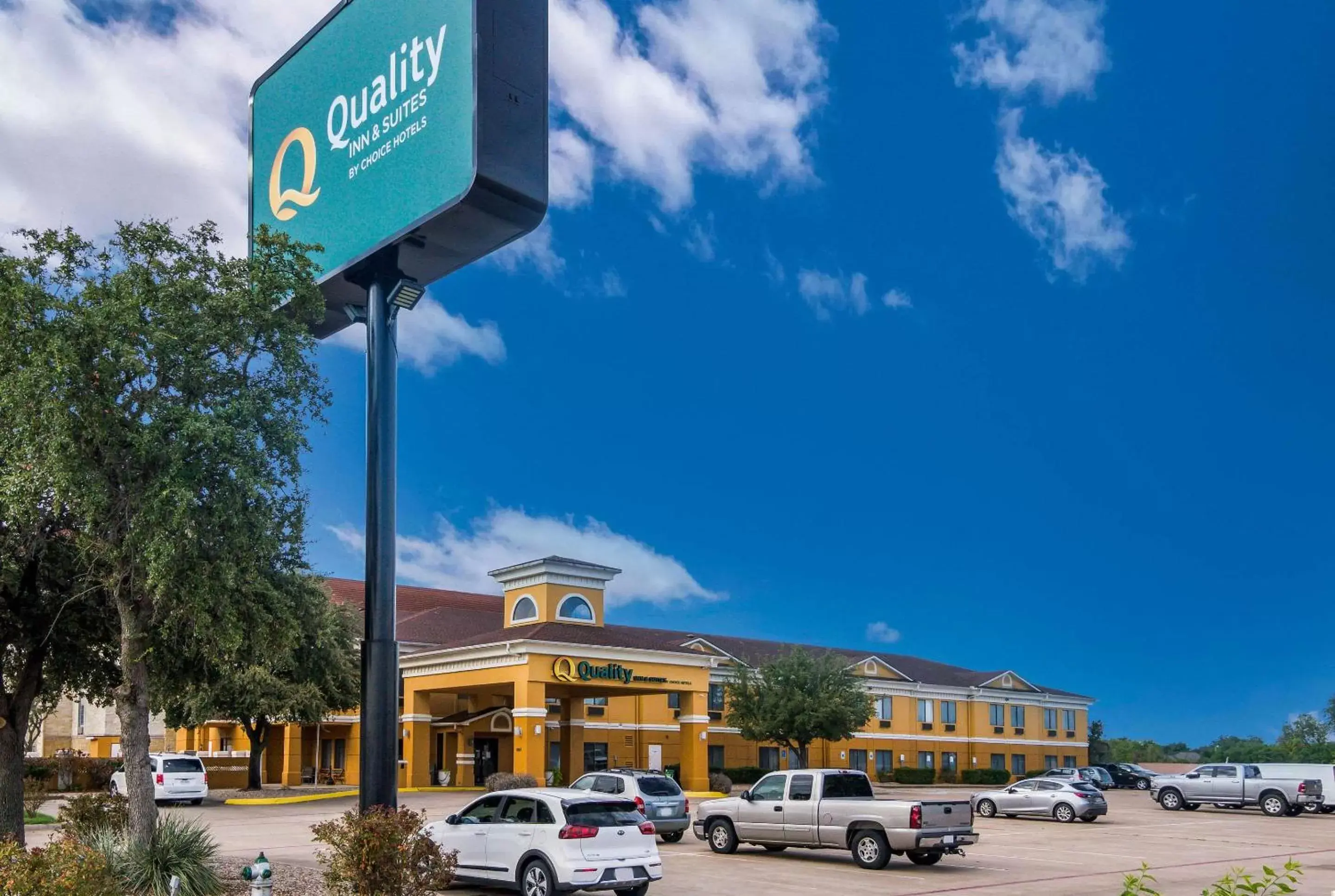 Property Building in Quality Inn & Suites Granbury