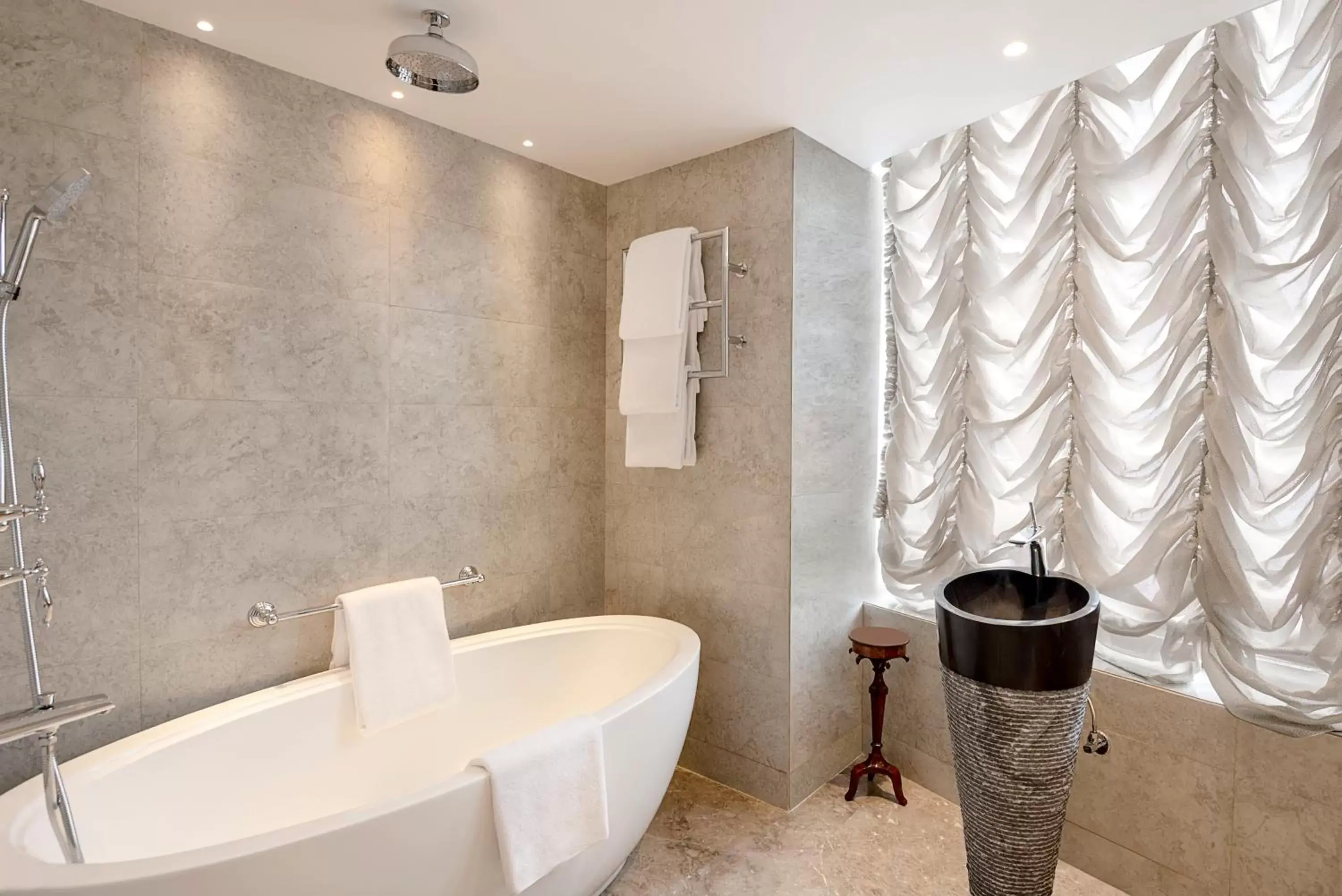Bathroom in Radisson Blu MBD Hotel Noida