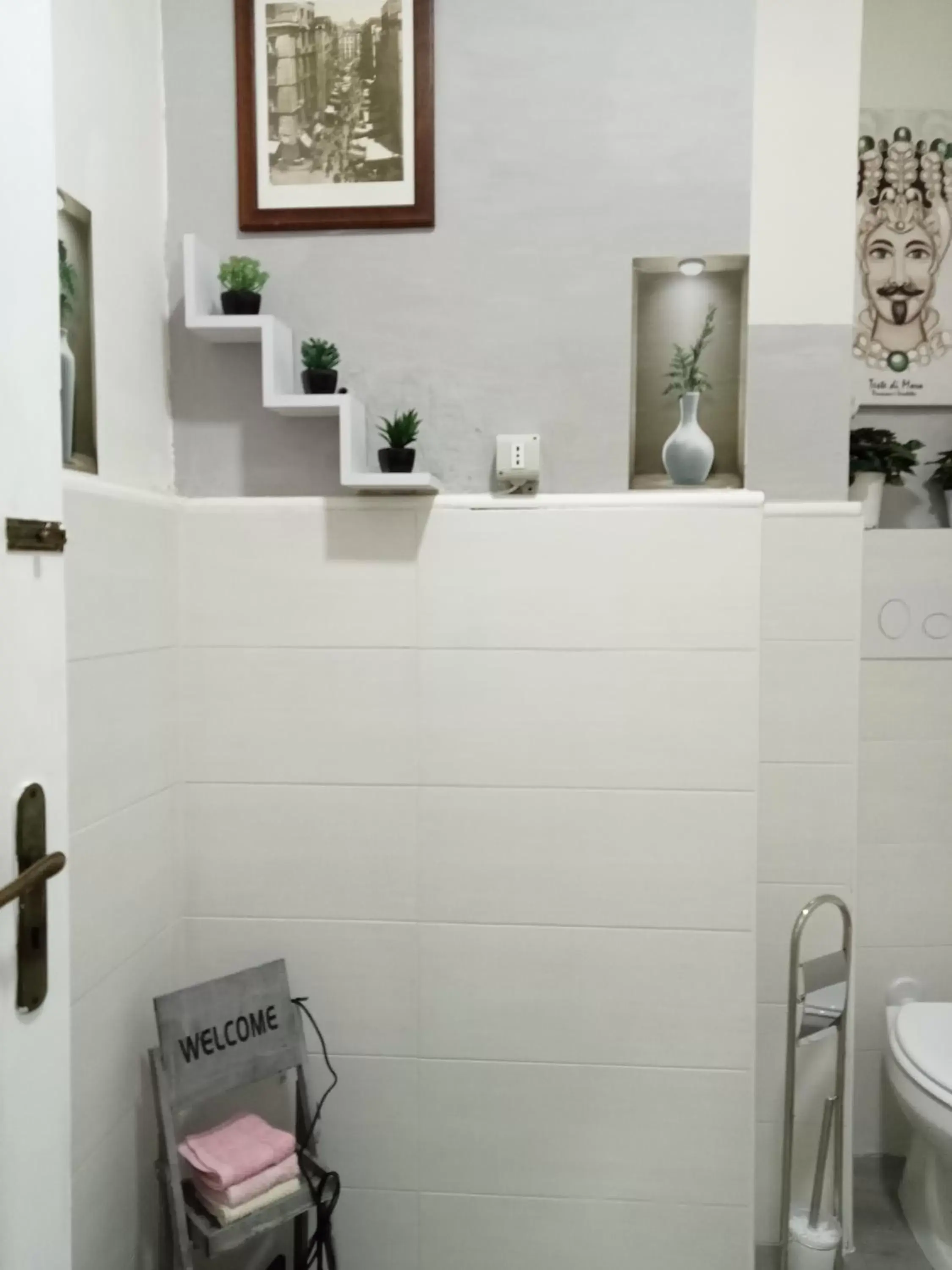 Shower, Bathroom in La Terrazza di Monica & Teresa