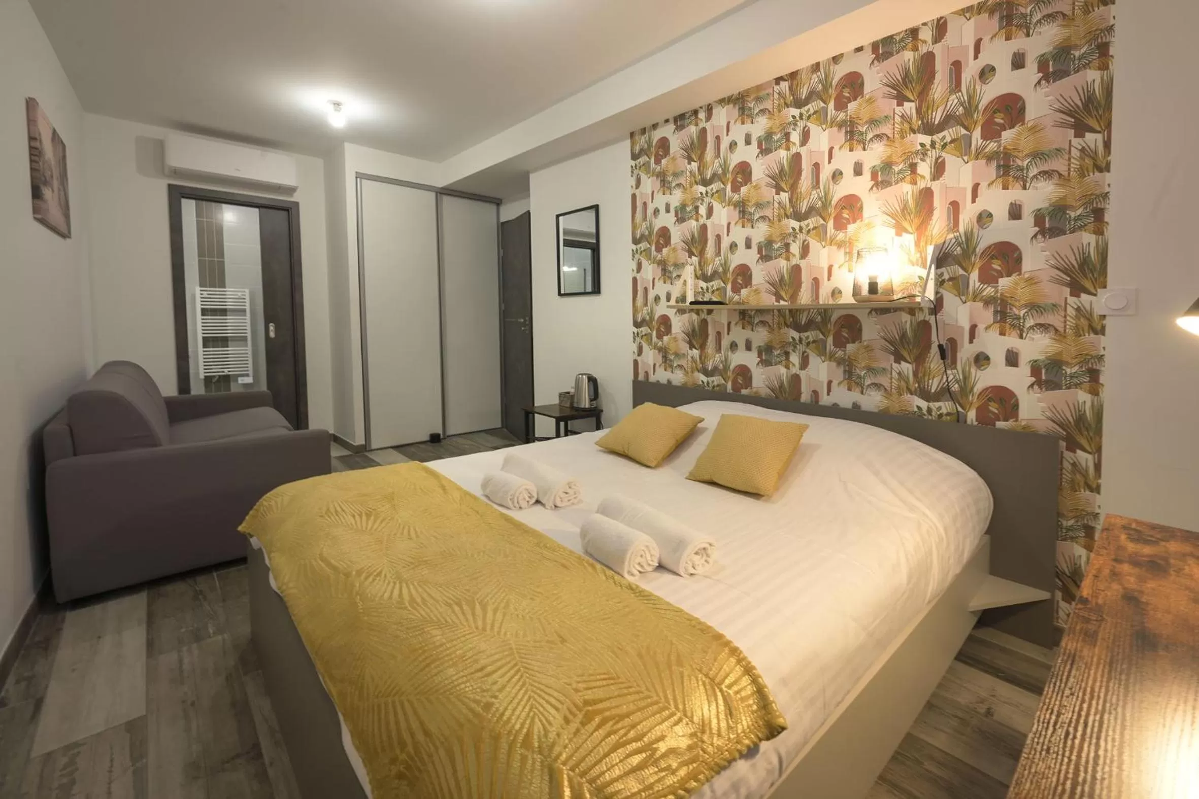 Bed in Hotel De La Croisée