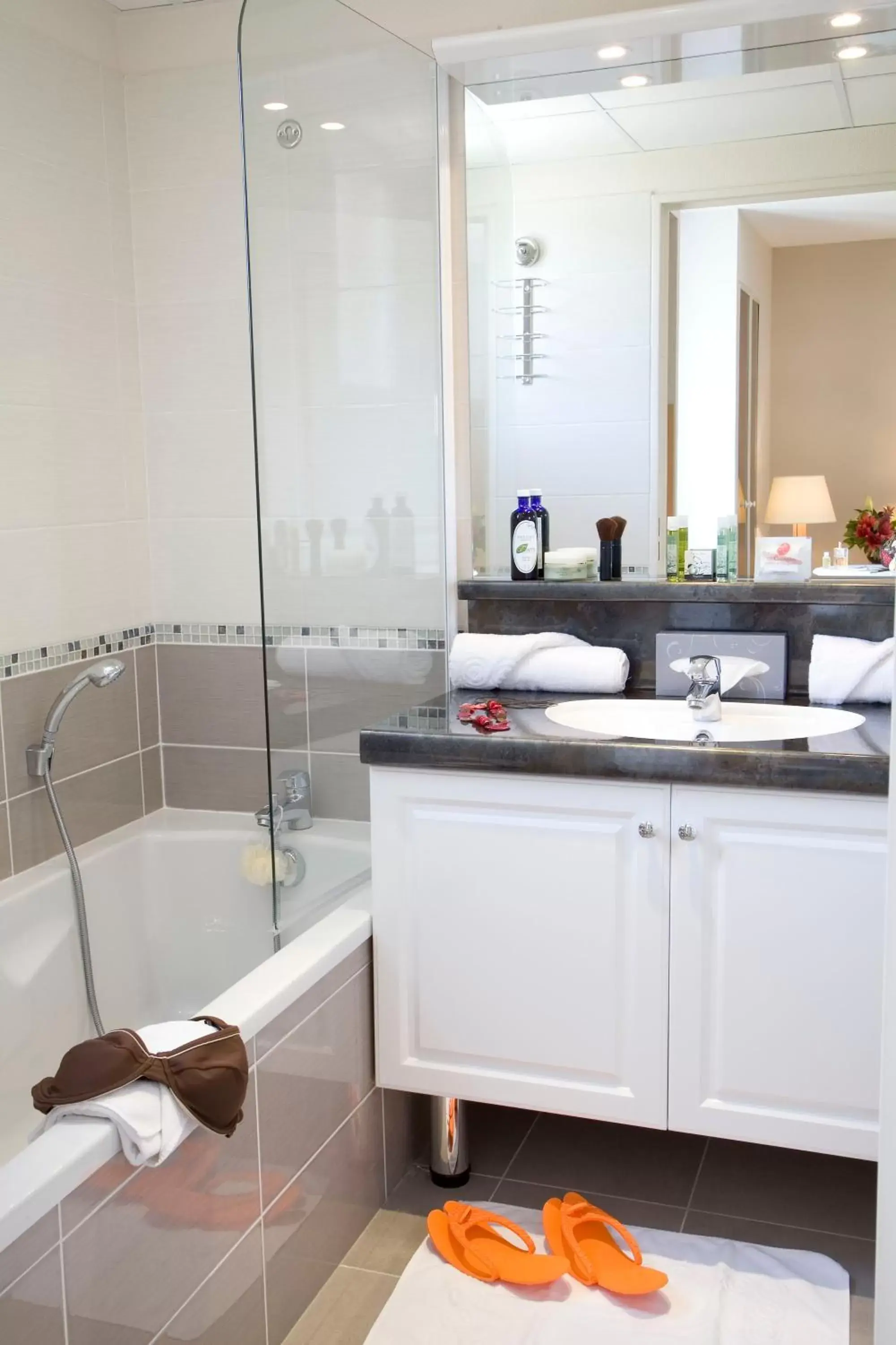 Bathroom in Tulip Inn Honfleur Residence & Spa