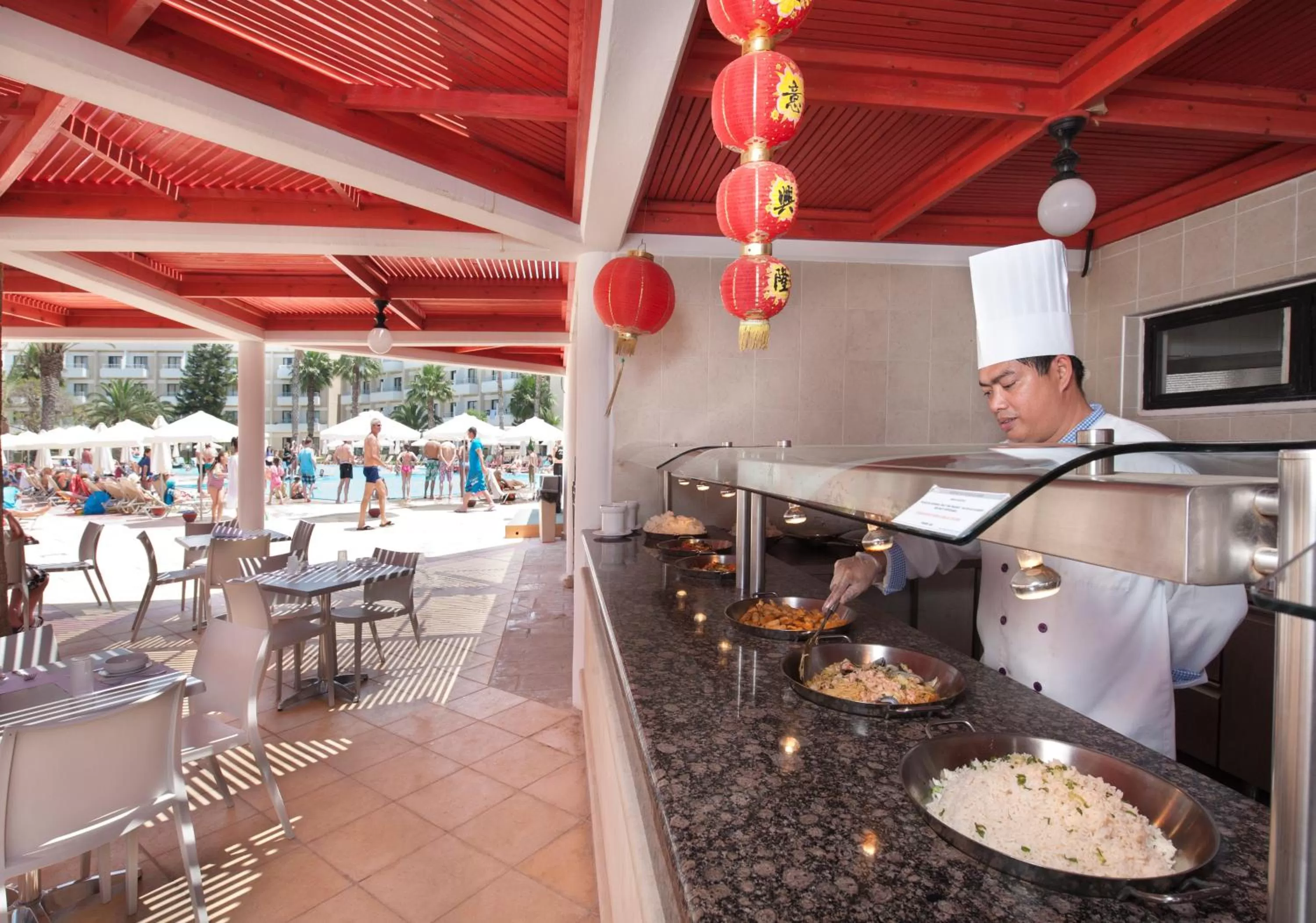 Restaurant/places to eat in Louis Phaethon Beach