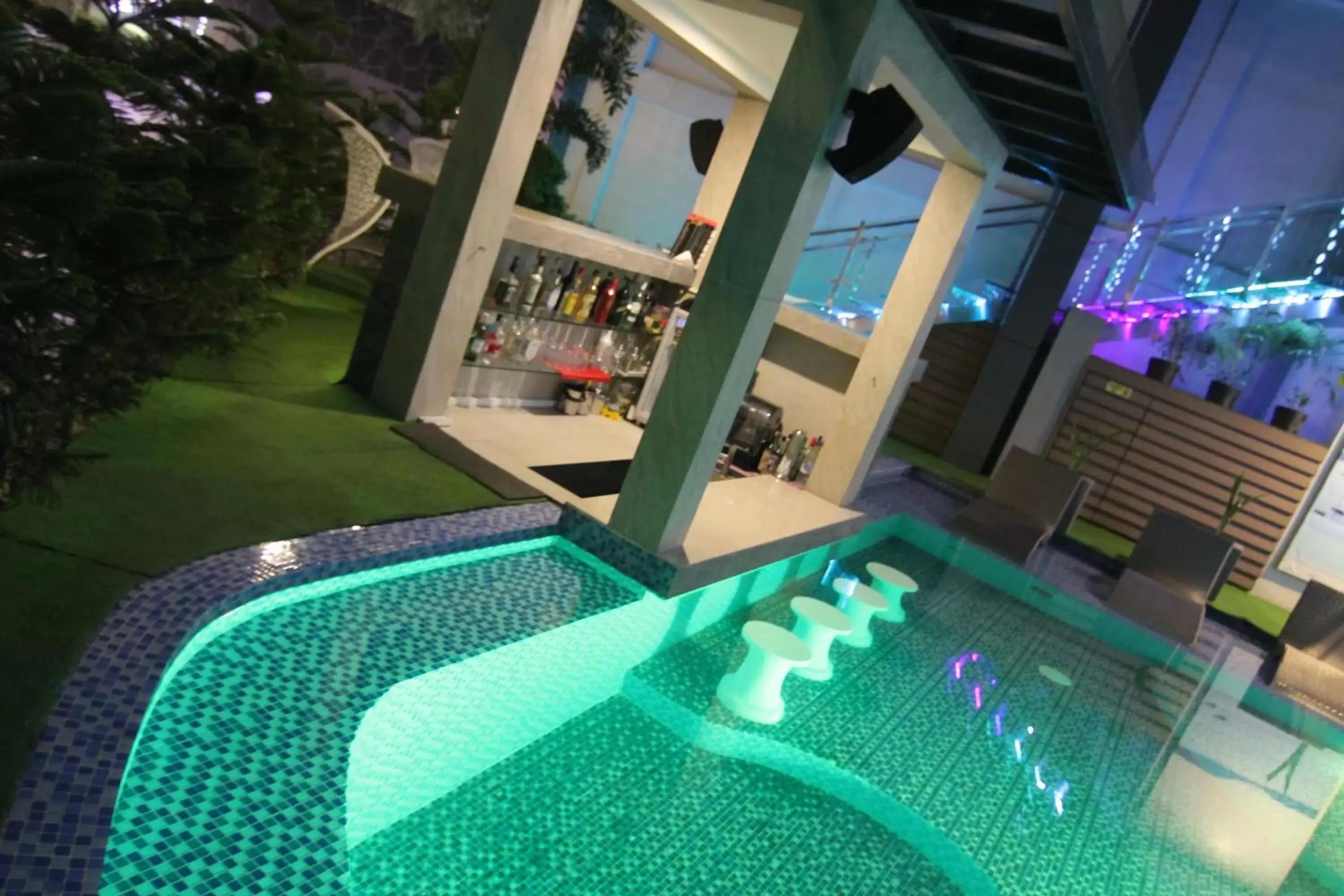 Swimming pool in Eloisa Royal Suites Swimming pool in Eloisa Royal Suites