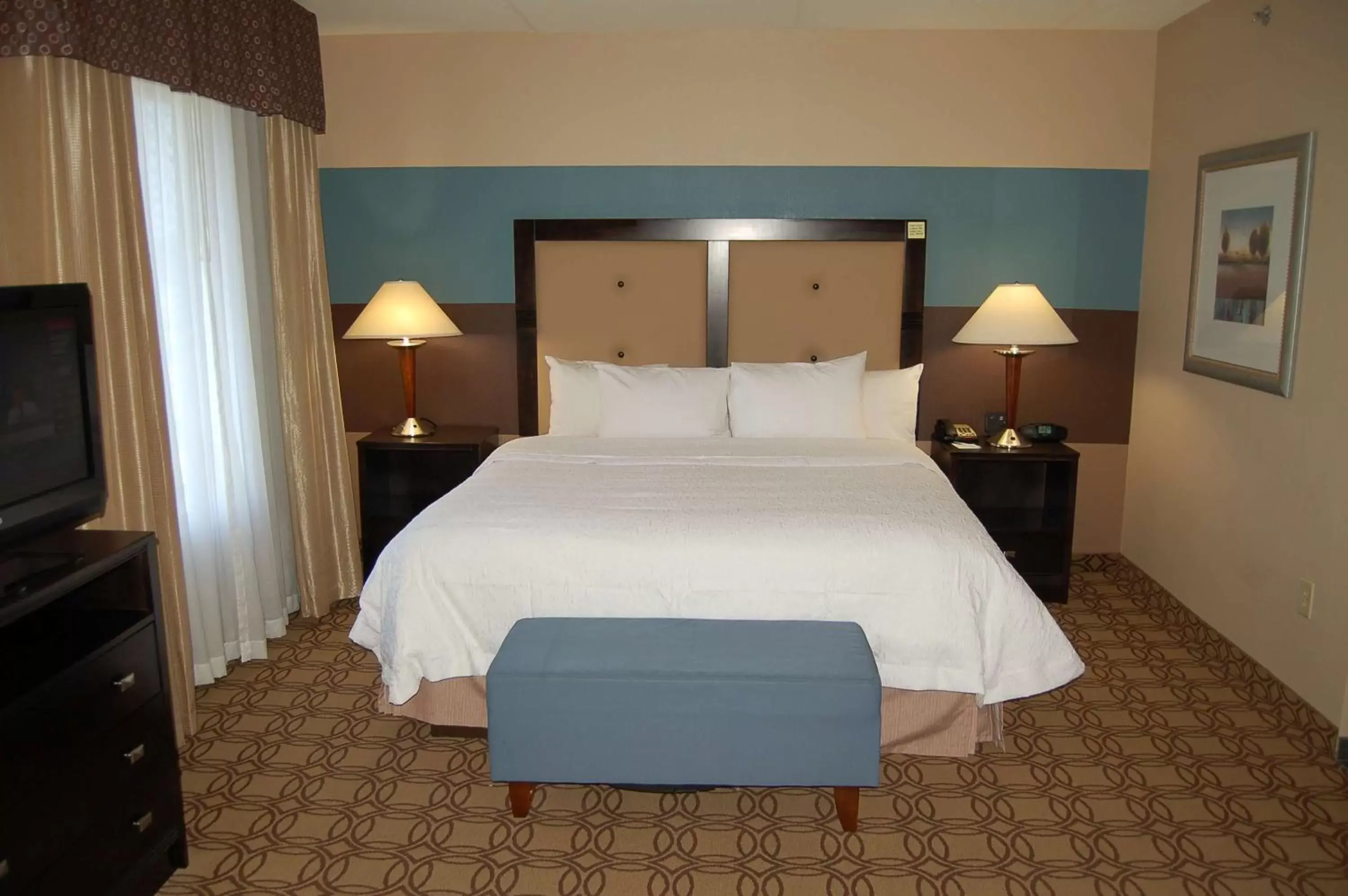 Bedroom, Bed in Hampton Inn & Suites Charlotte-Airport