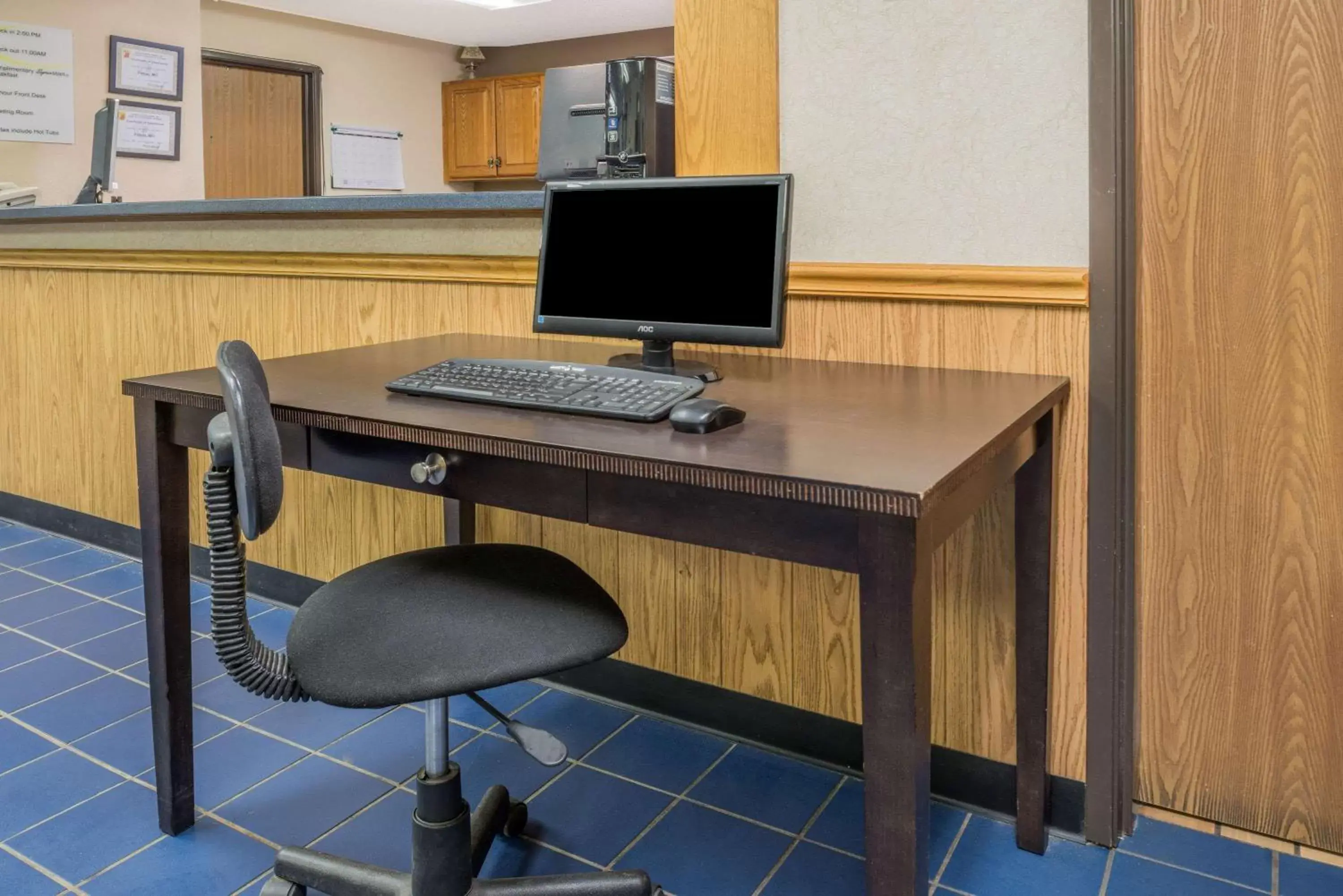 Business facilities in Super 8 by Wyndham Potosi