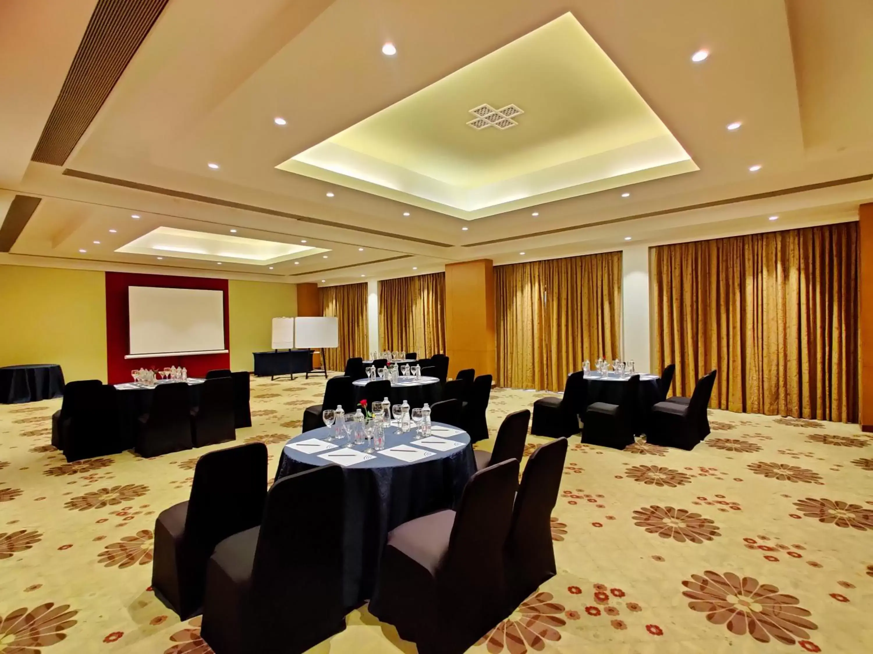 Meeting/conference room in Fariyas Resort Lonavala