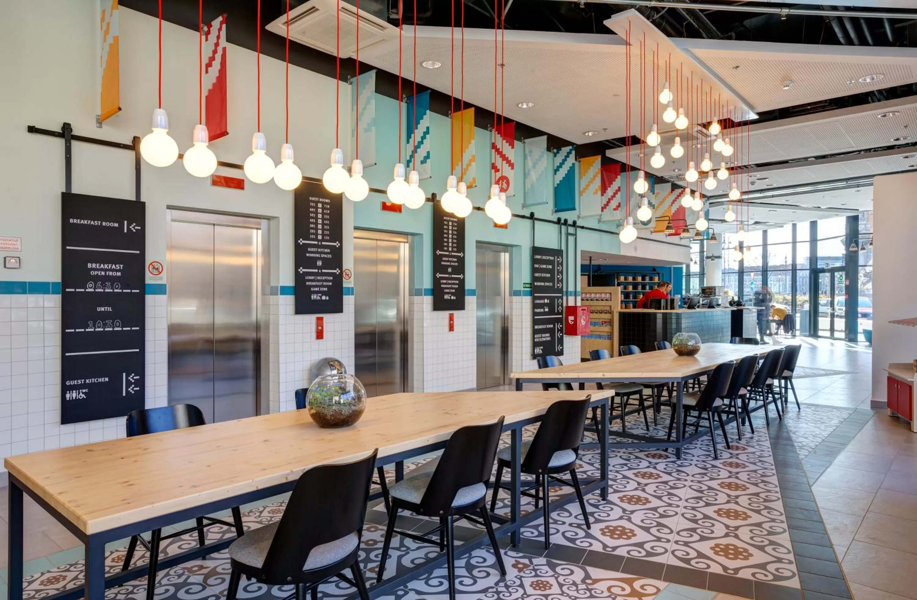 Lobby or reception in MEININGER Budapest Great Market Hall