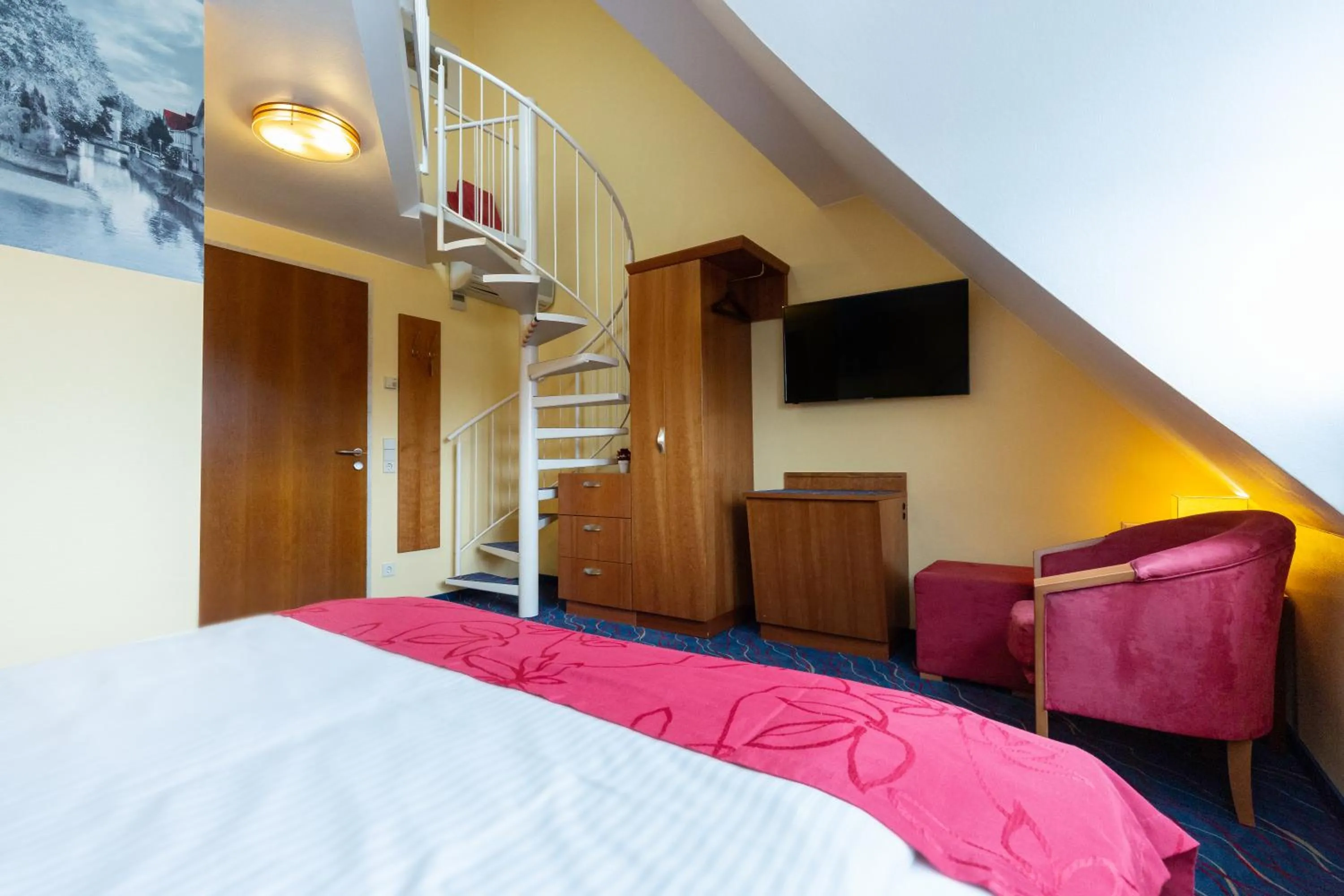 Staff, Bed in Hotel am Schillerpark