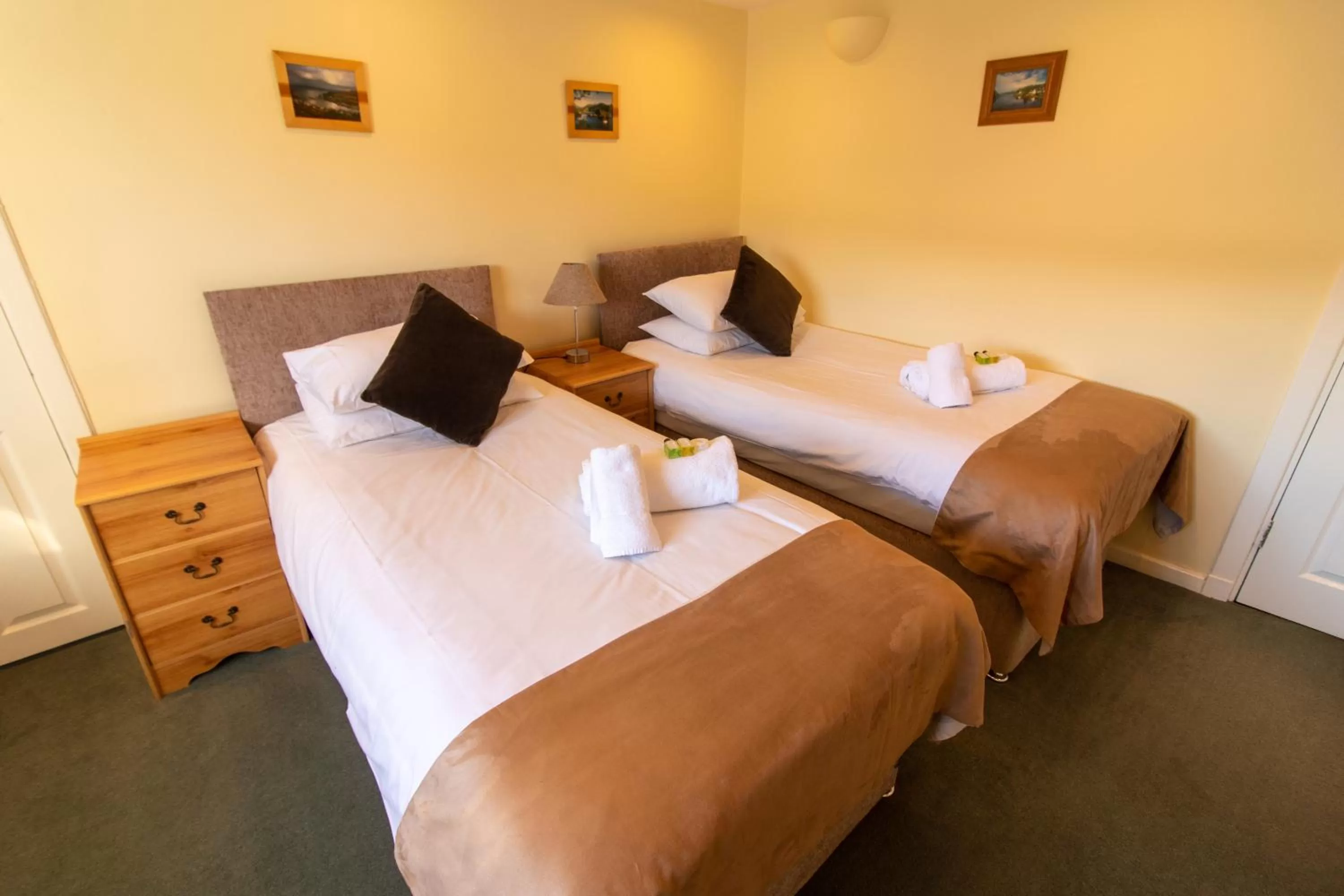 Bed in Auld Cross Keys Inn