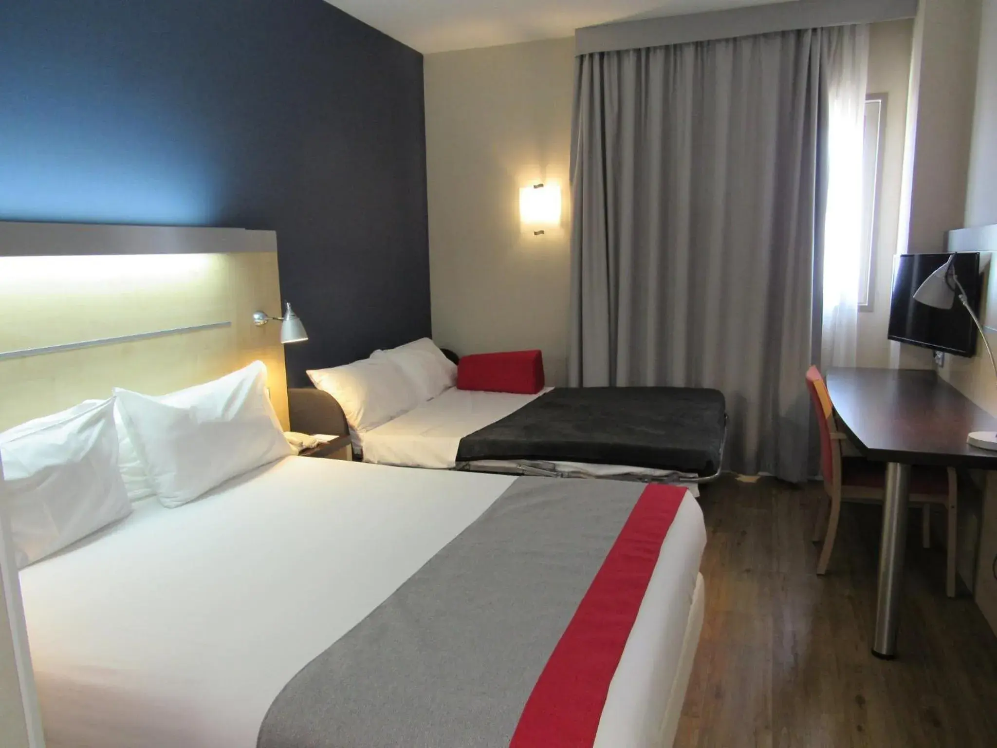 Photo of the whole room, Bed in Holiday Inn Express Madrid-Getafe