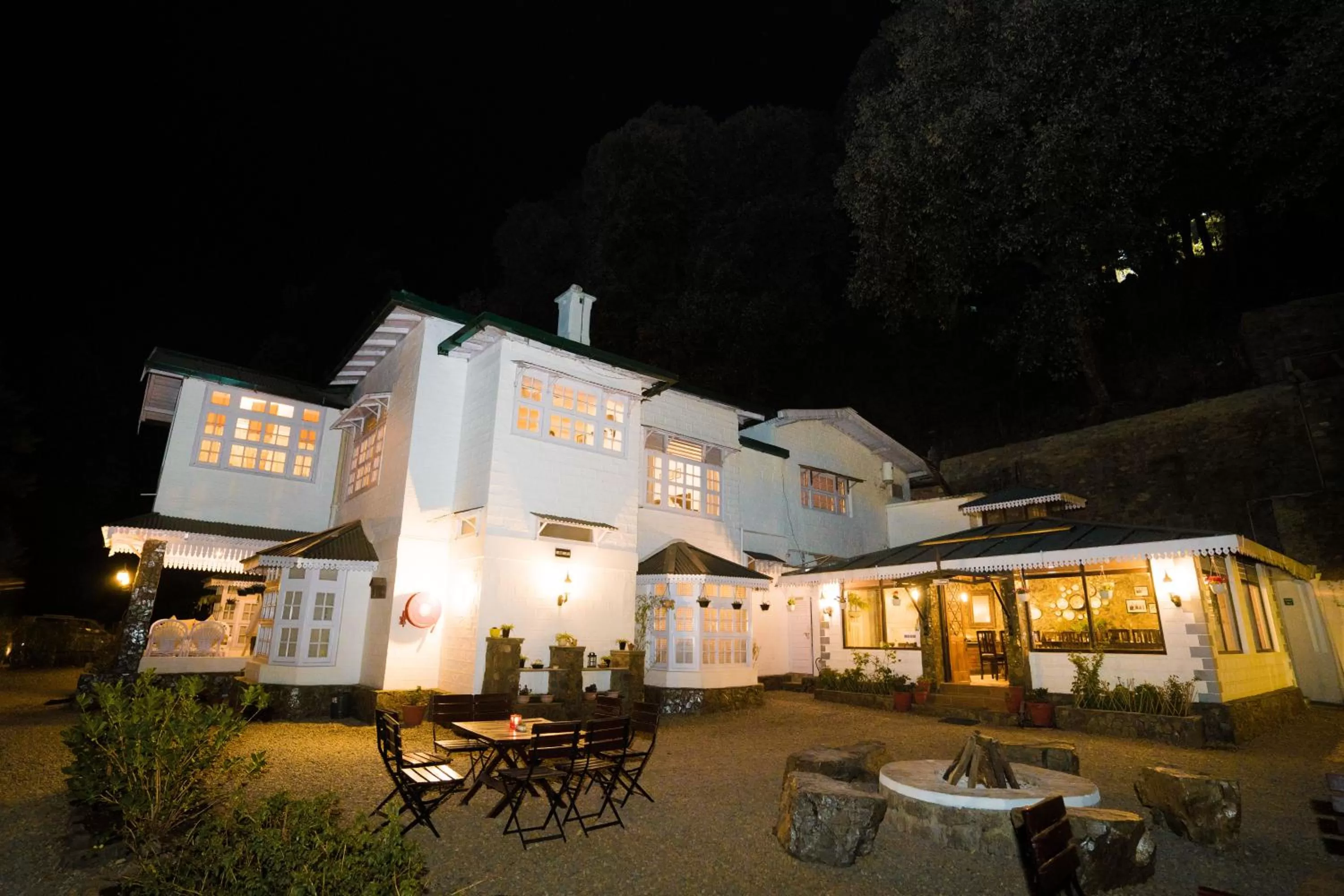 Restaurant/places to eat in Bhikampur Lodge By Nine Hotels