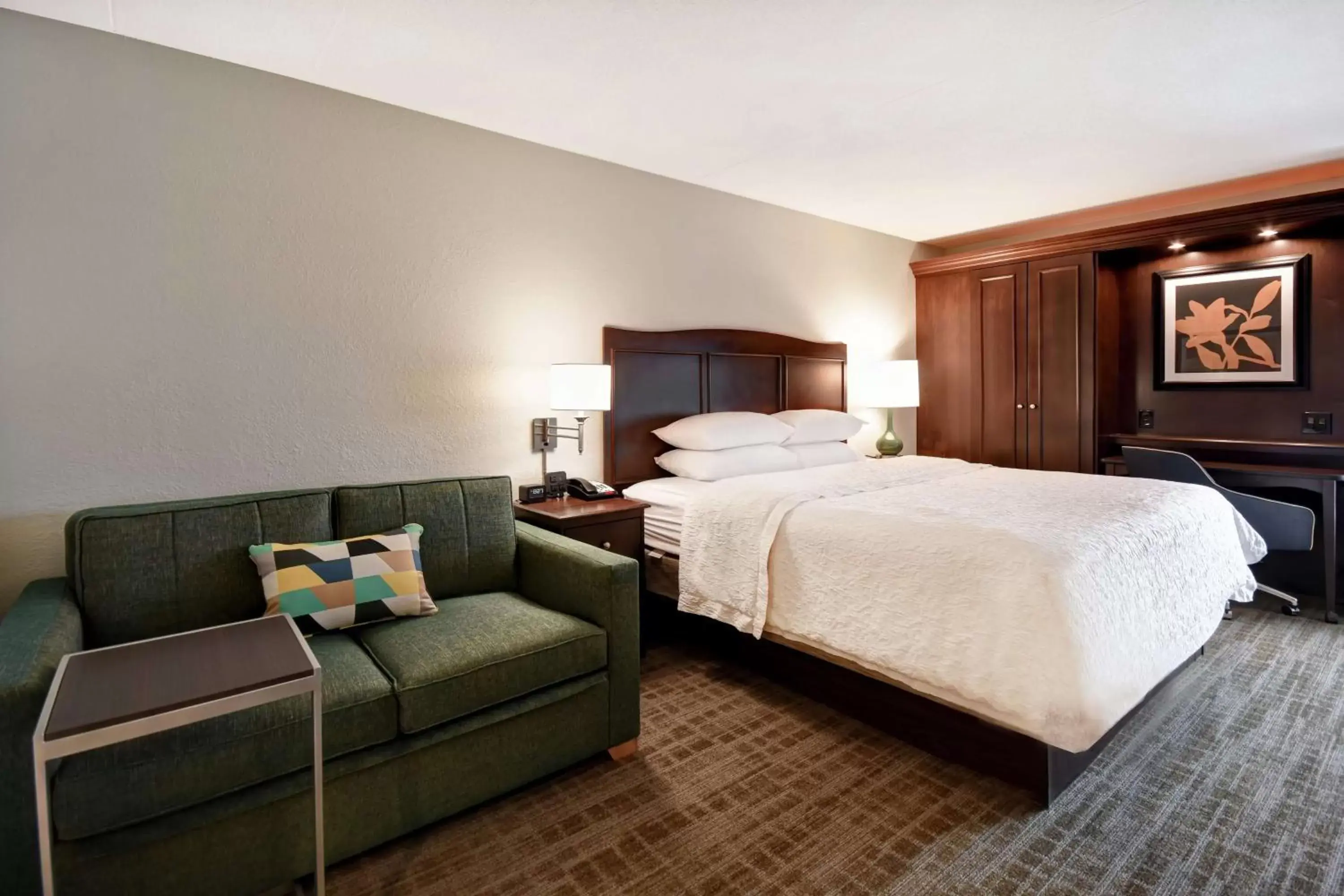 Living room in Hampton Inn Overland Park