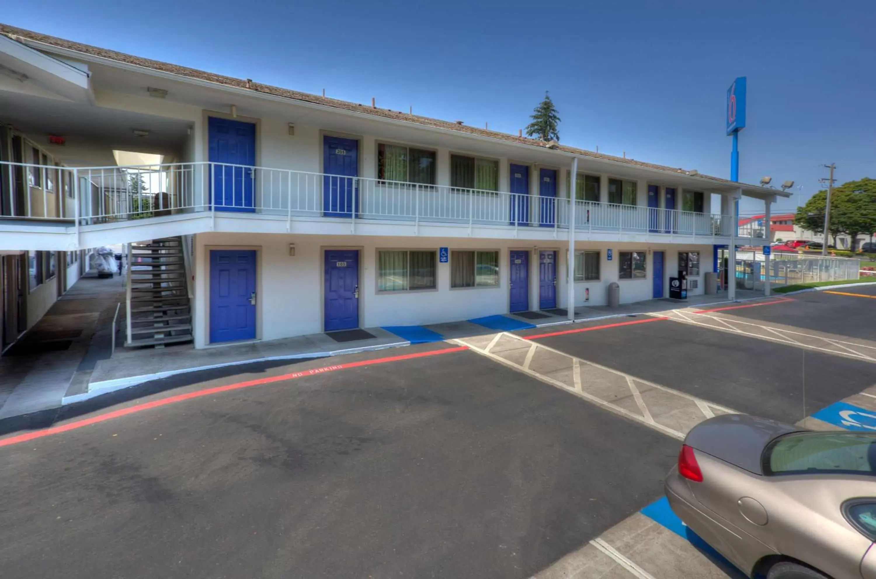 Property Building in Motel 6-Tigard, OR - Portland South - Lake Oswego