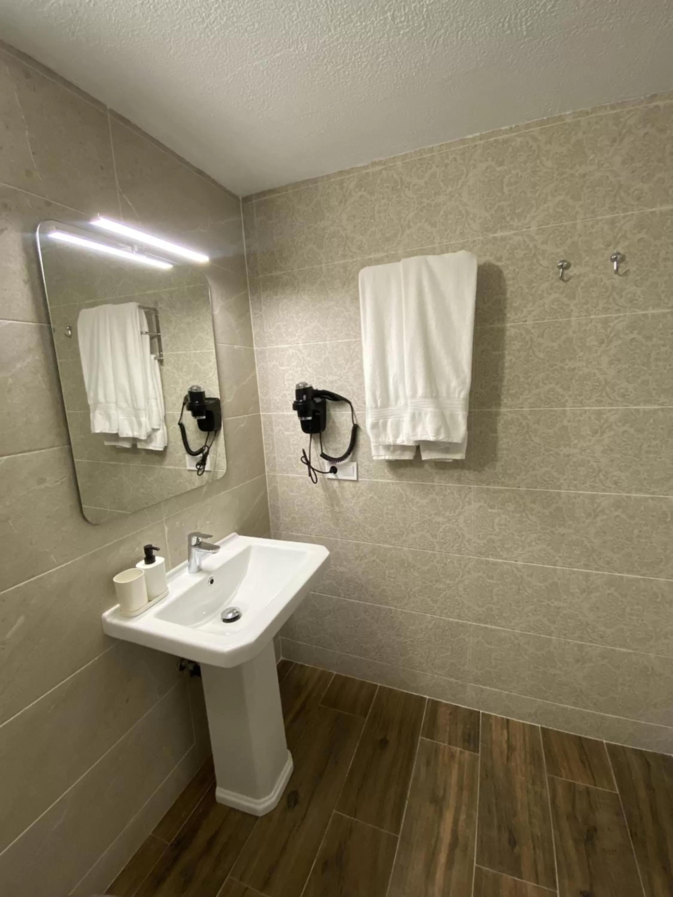 Bathroom in El Patio Hostal