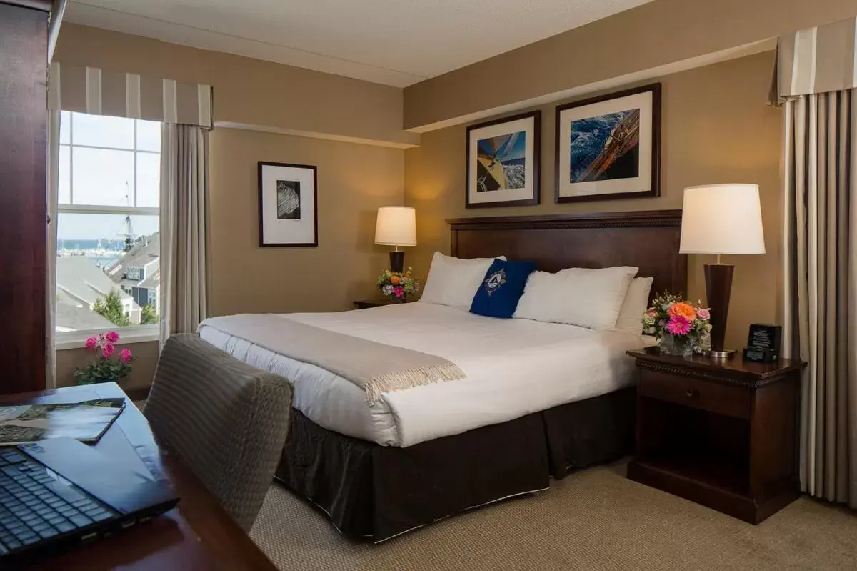 Photo of the whole room, Bed in Salem Waterfront Hotel & Suites