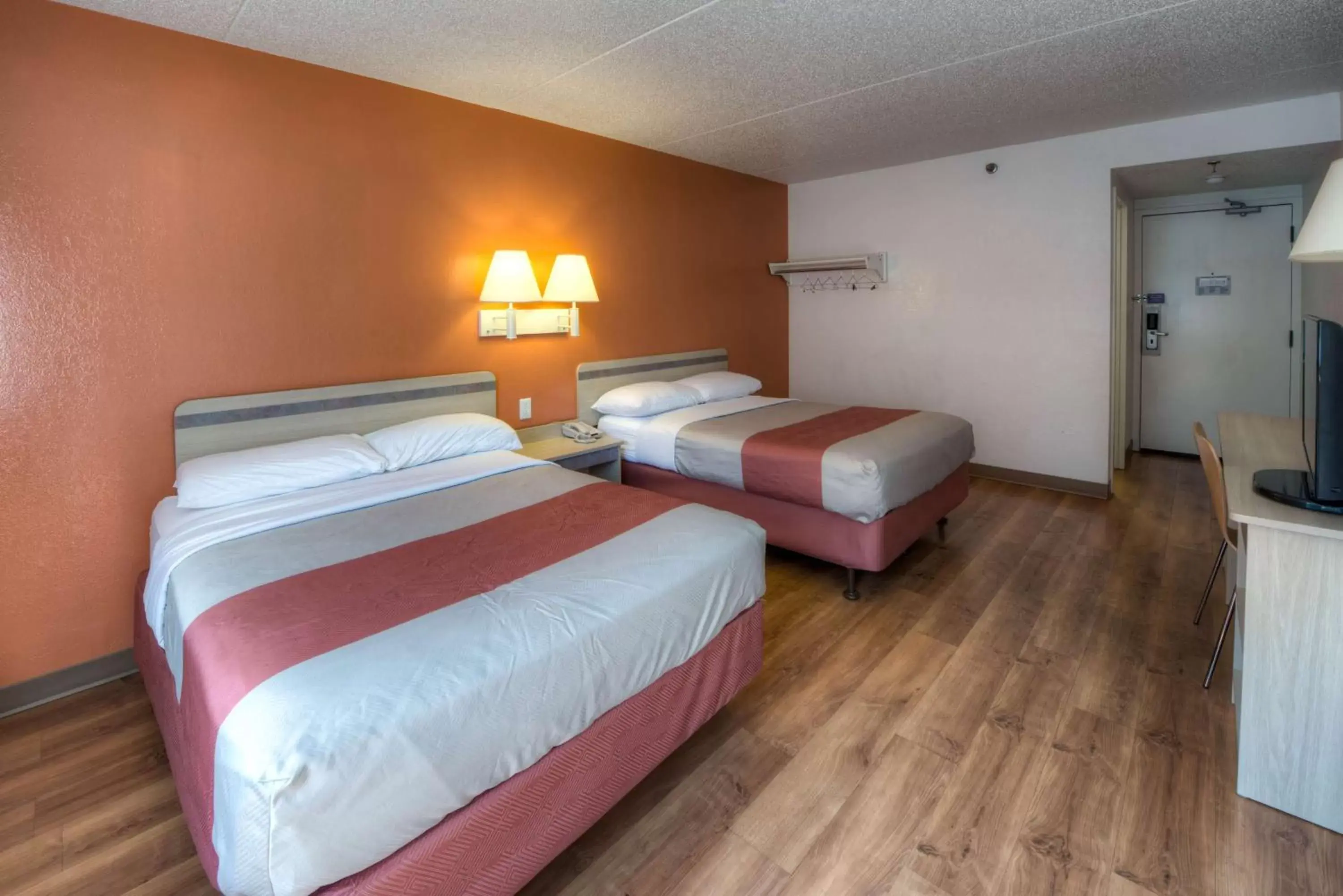 Photo of the whole room, Bed in Motel 6-Branford, CT - New Haven