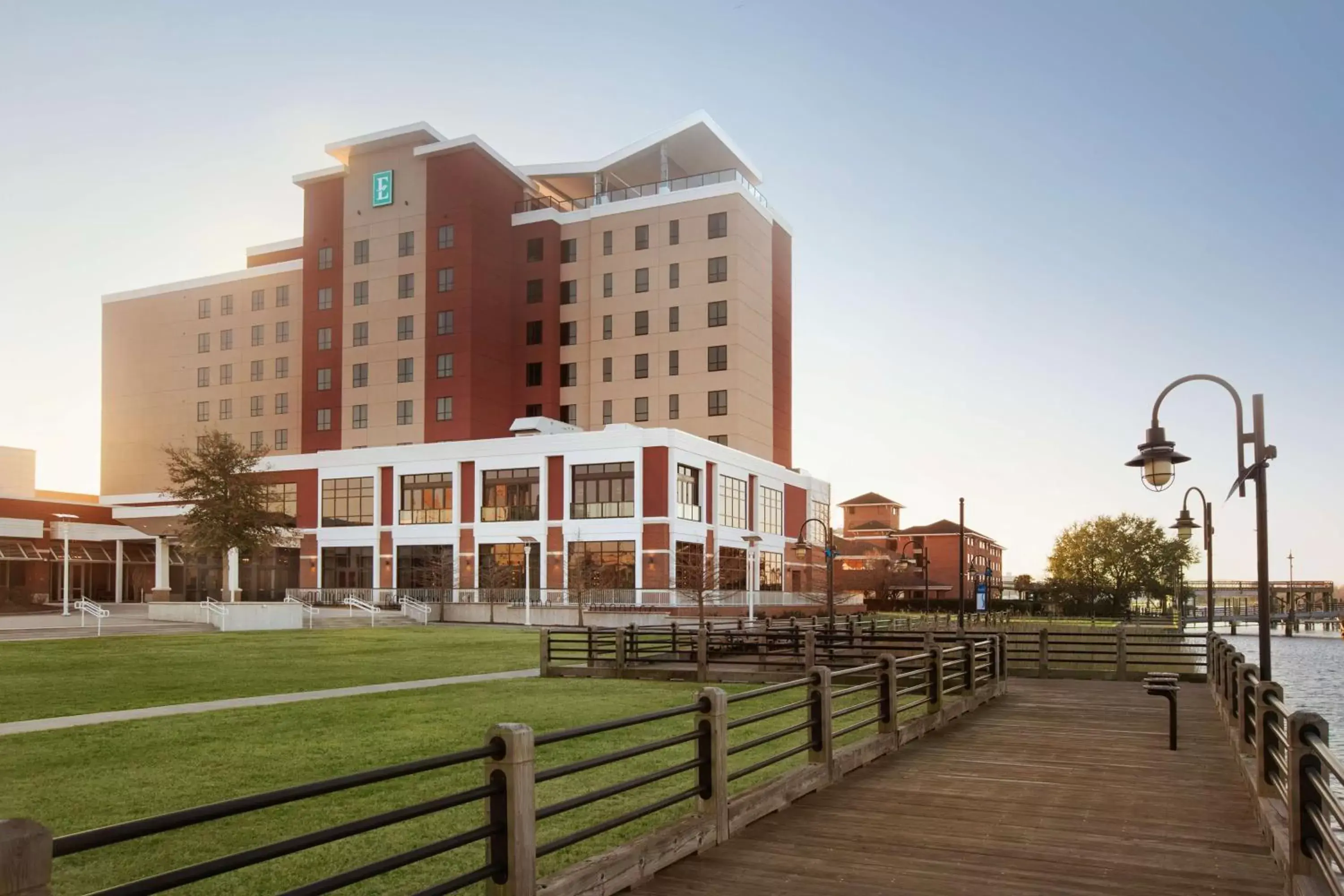 Property Building in Embassy Suites By Hilton Wilmington Riverfront