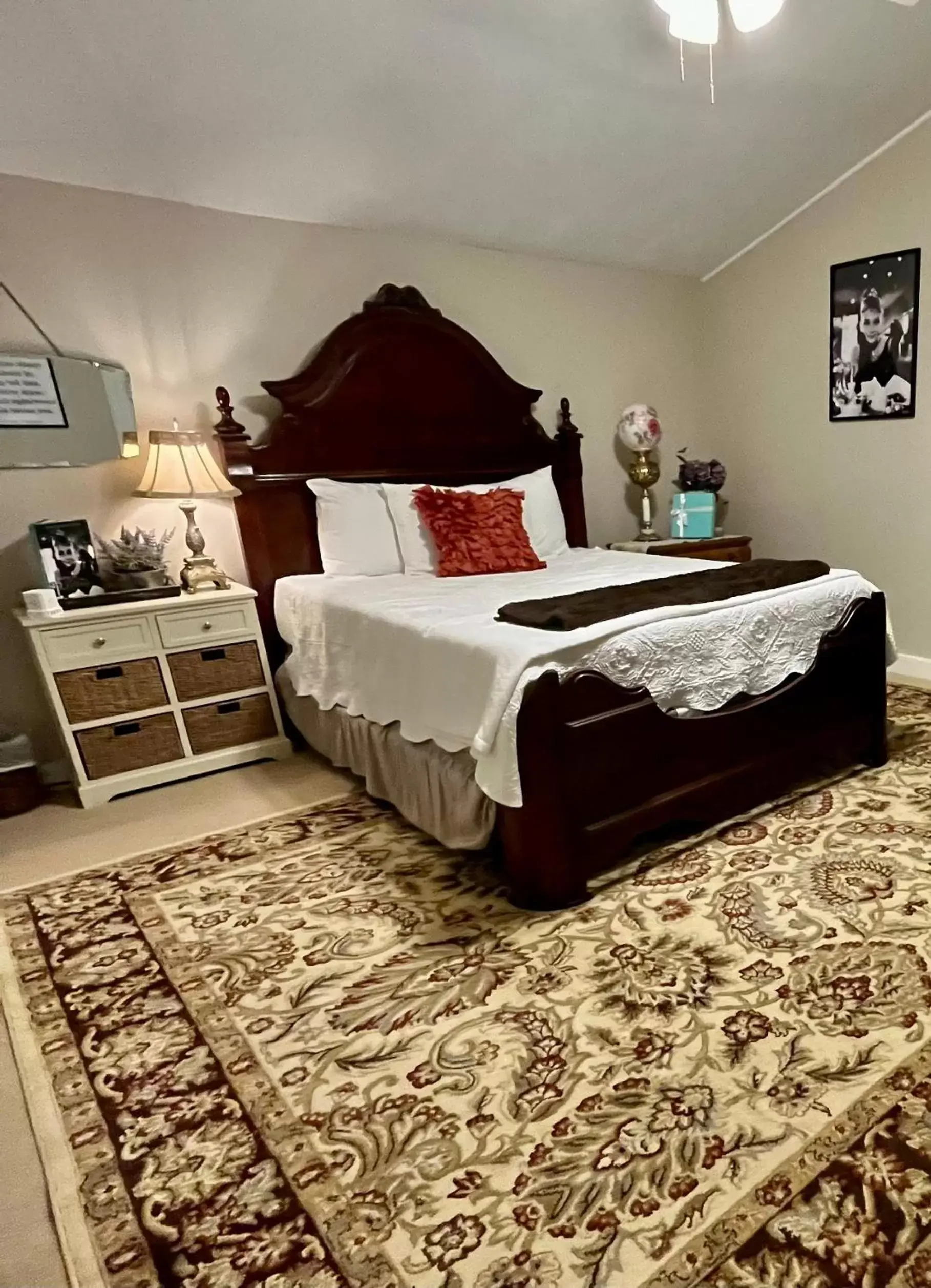 Bedroom, Bed in The Beaumont House Natchez