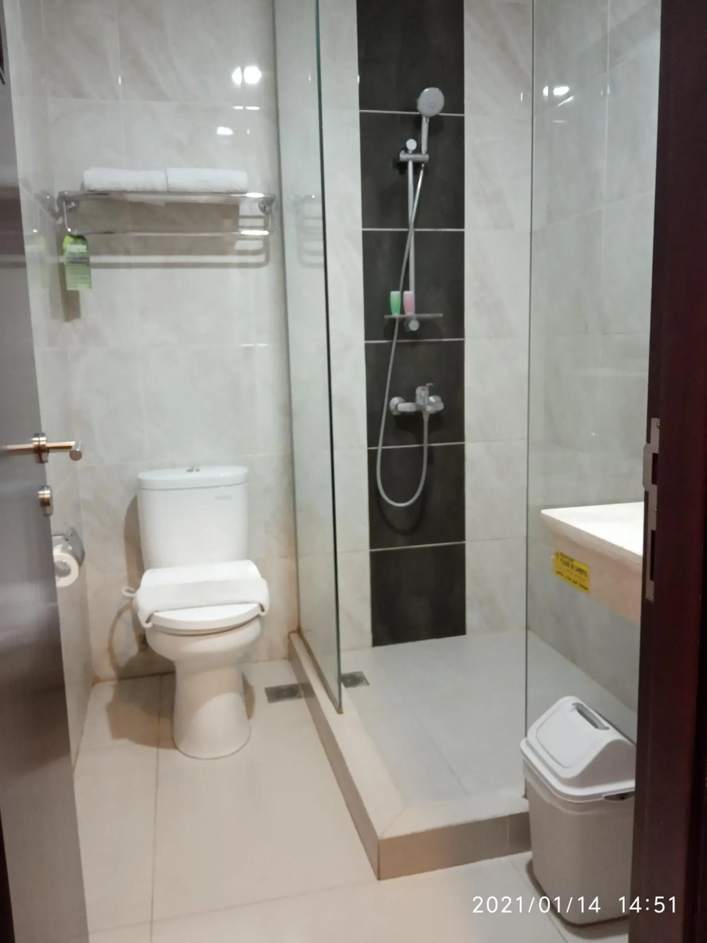 Bathroom in Royal Darmo Malioboro Hotel