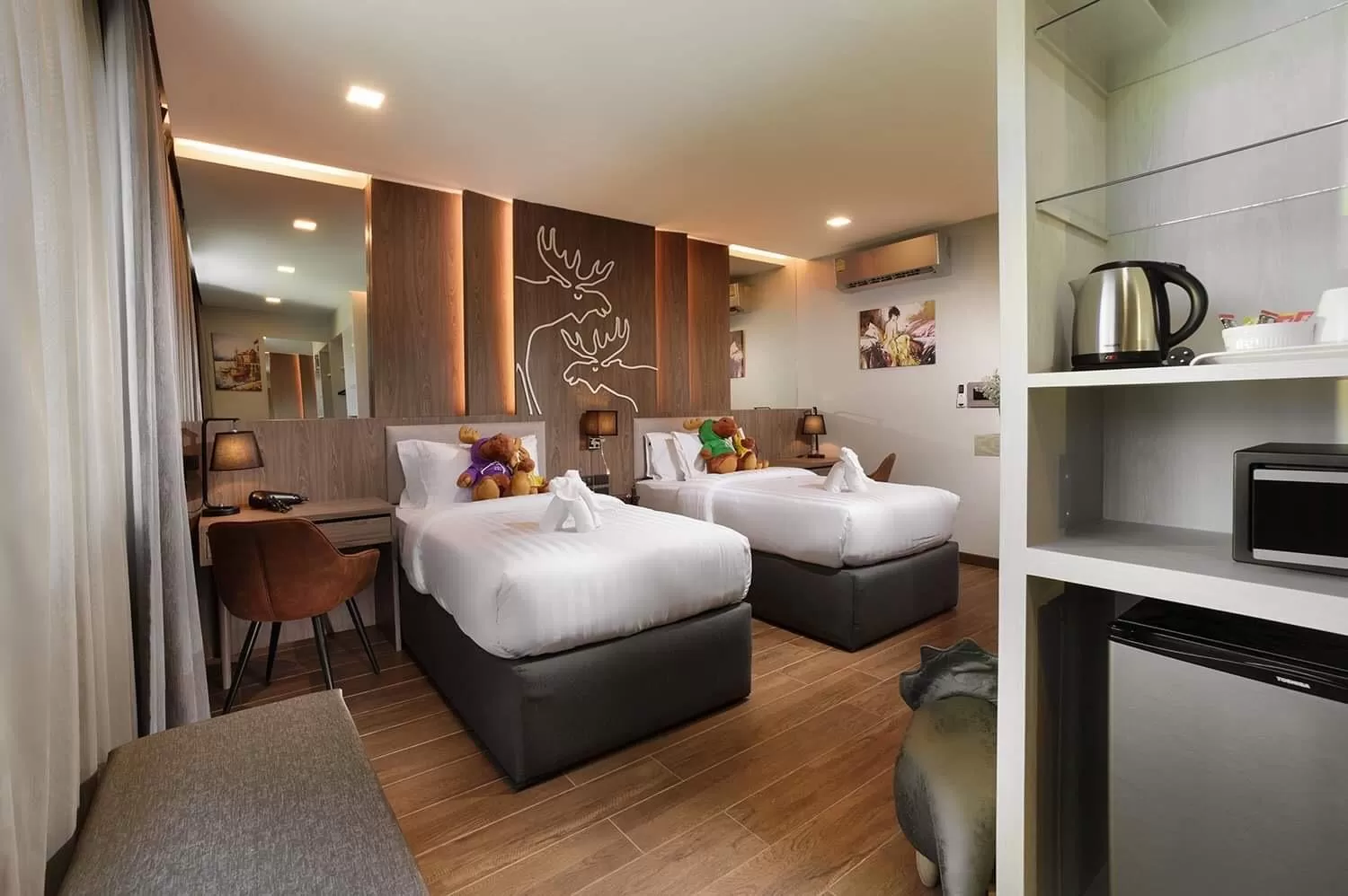 Twin Room with Shower in Moose Hotel Chiangmai