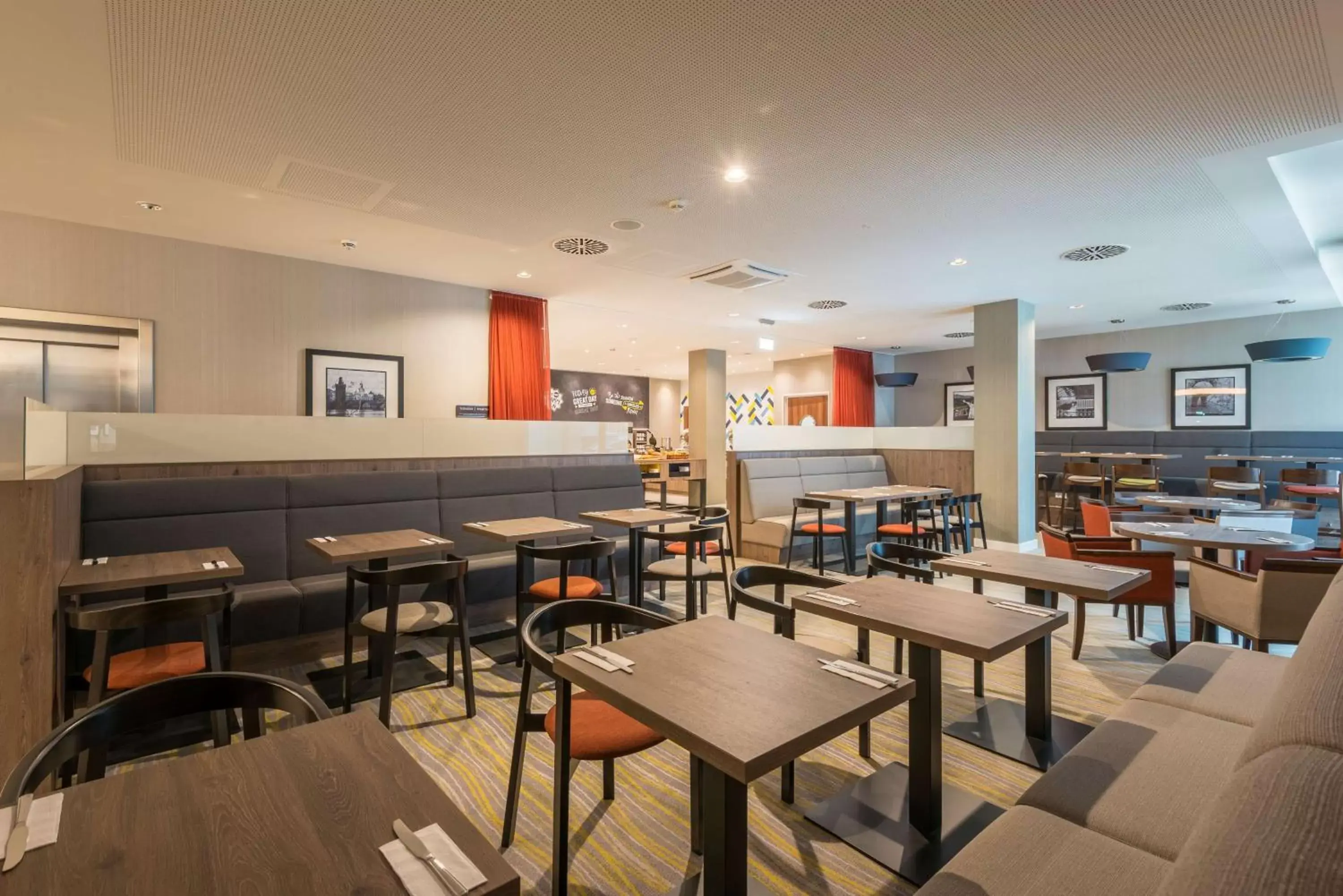 Dining area, Restaurant/Places to Eat in Hampton By Hilton Munich City West