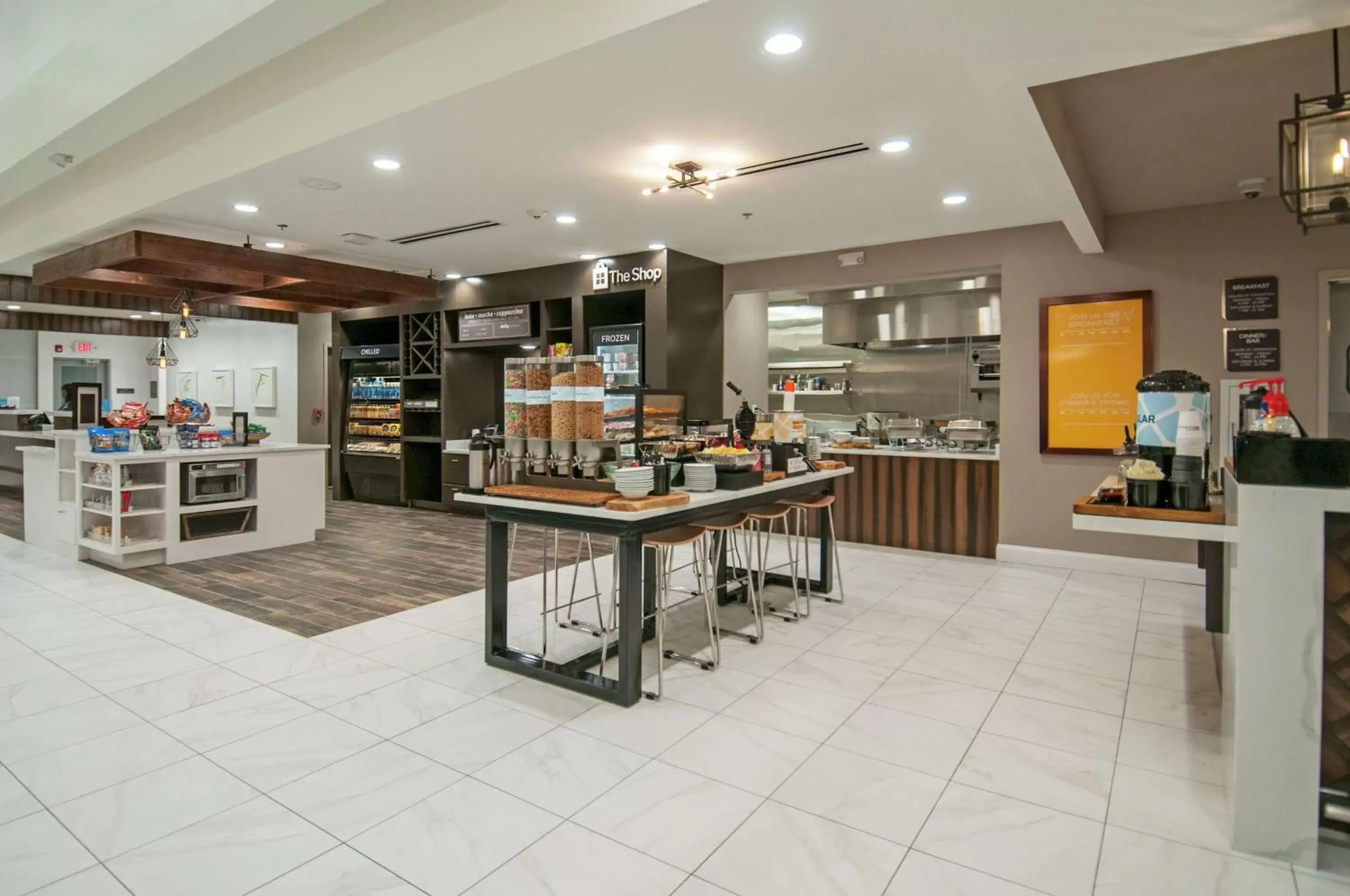 Dining area in Hilton Garden Inn Jackson/Clinton